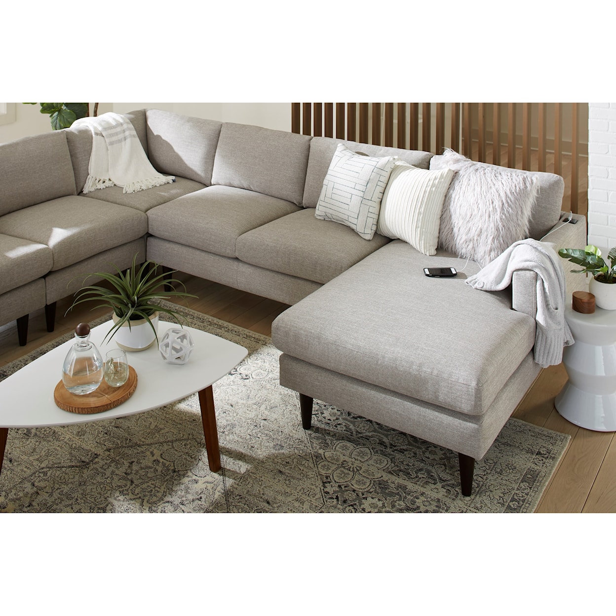 Best Home Furnishings Trafton 6-Seat Sectional Sofa w/ RAF Chaise