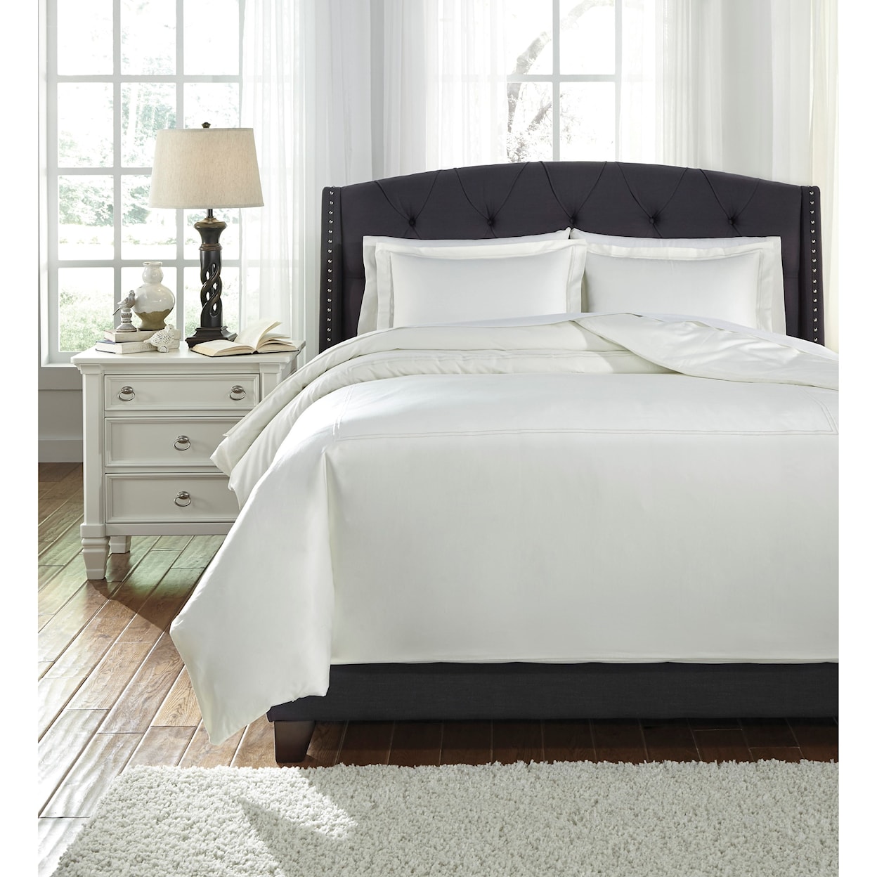 Signature Design by Ashley Furniture Bedding Sets Queen Maurilio White Comforter Set