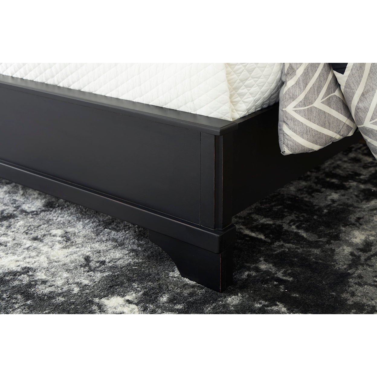 Signature Chylanta Queen Sleigh Bed