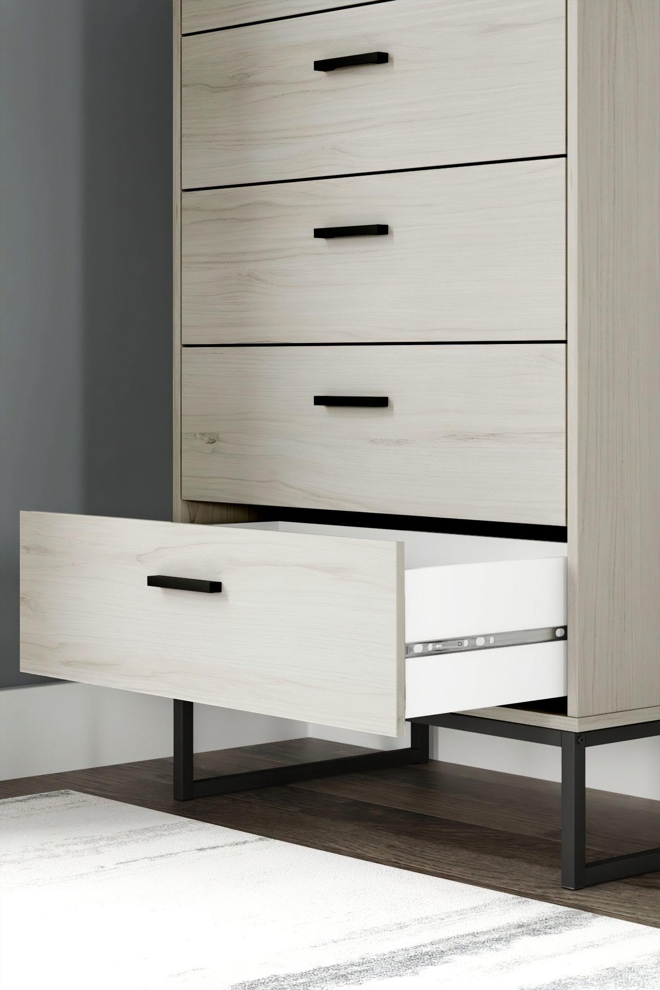 Signature Design by Ashley Socalle 5-Drawer Chest