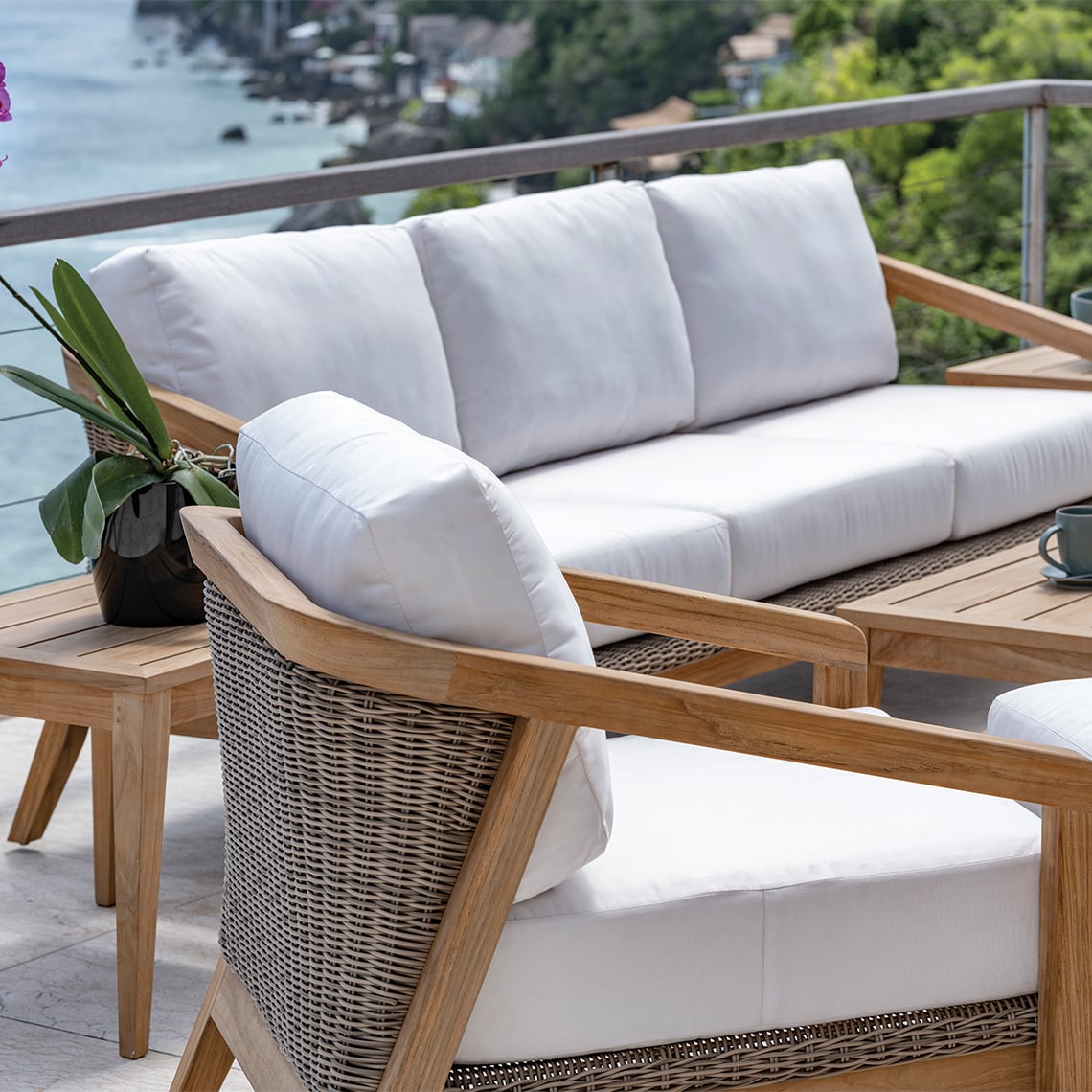 Outdoor Lounge Chair