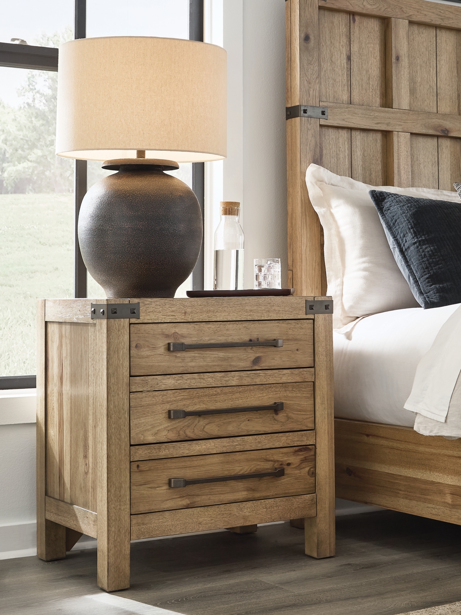 3-drawer Nightstand
