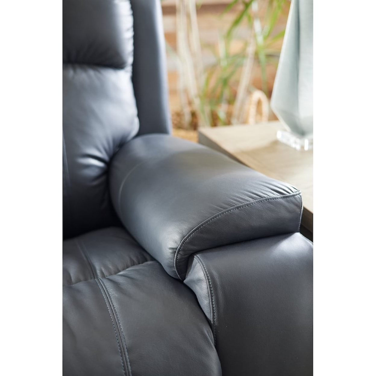 La-Z-Boy Dorian Dorian Power Reclining Sofa w/ Headrest