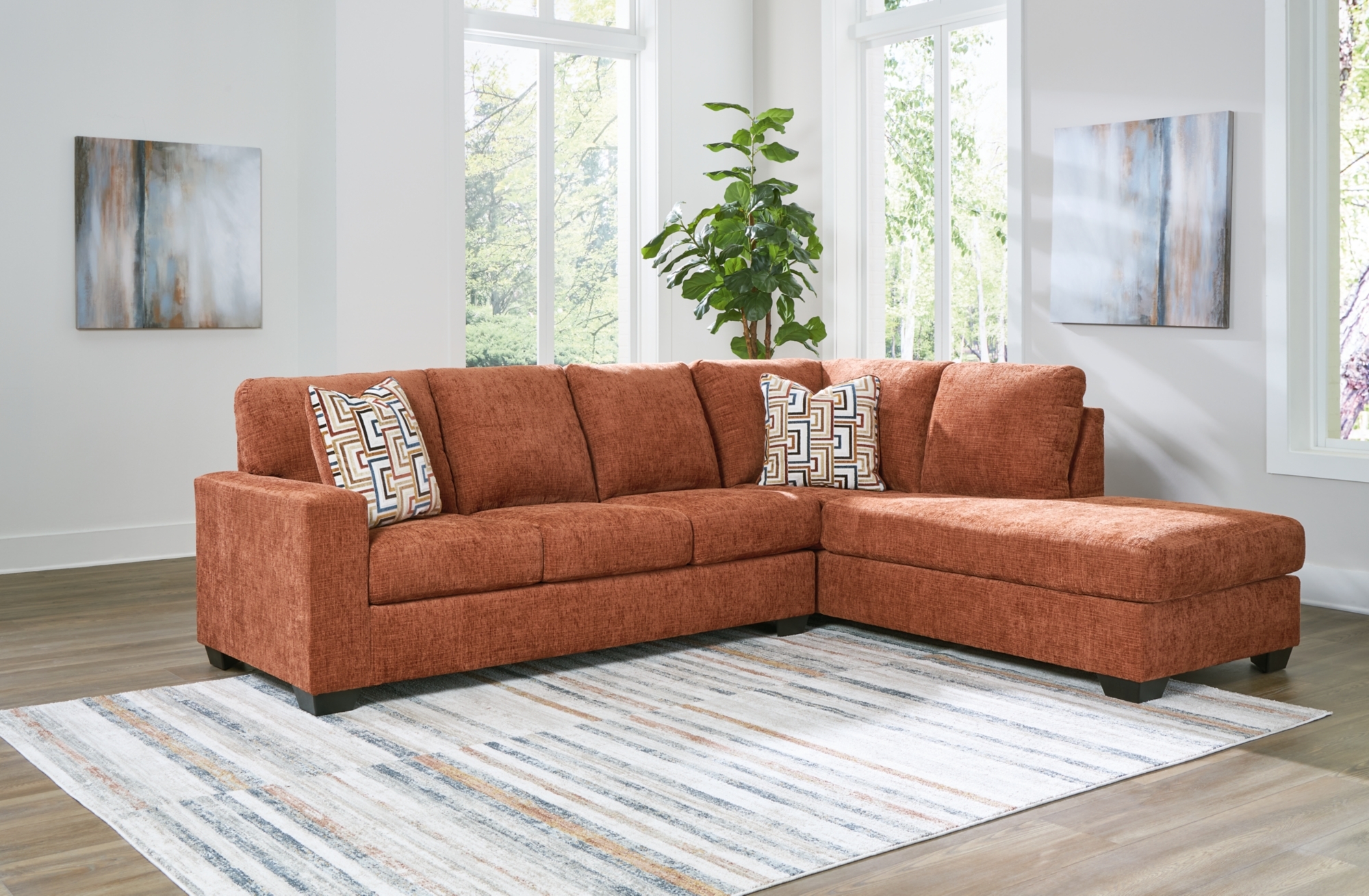 Signature Design by Ashley Aviemore 2-Piece Sectional With Chaise