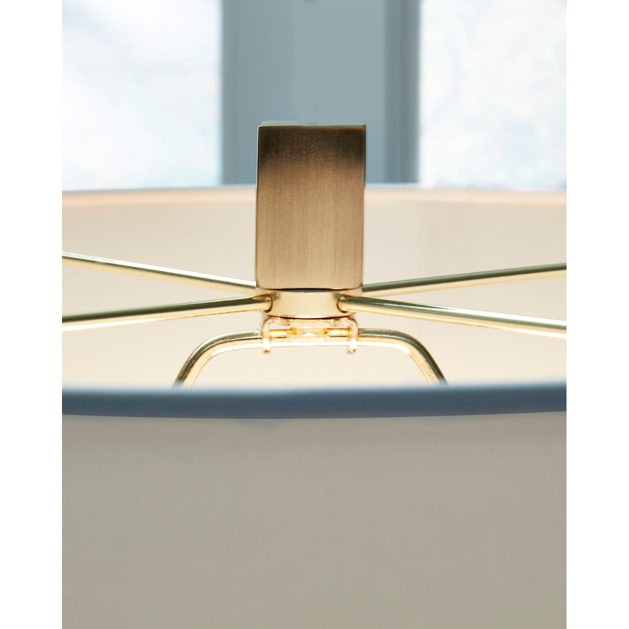 Signature Design by Ashley Lamps - Contemporary Teelsen Clear/Gold Finish Table Lamp