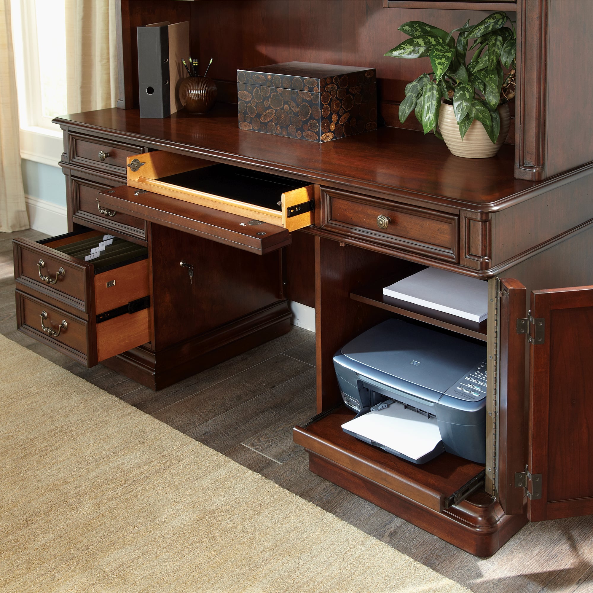 Liberty Furniture Brayton Manor 3-Piece Executive Desk Set