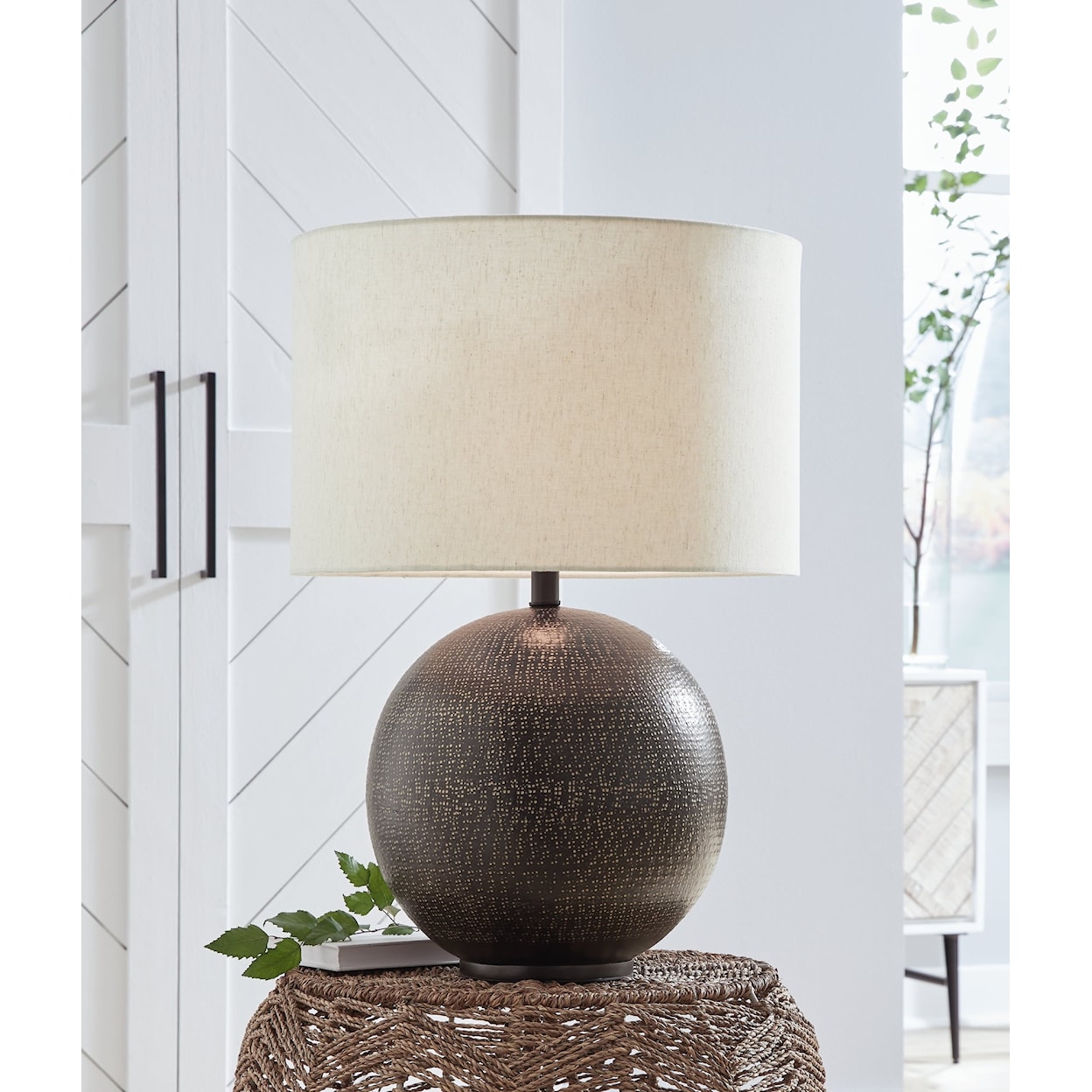 Ashley Signature Design Hambell Metal Table Lamp