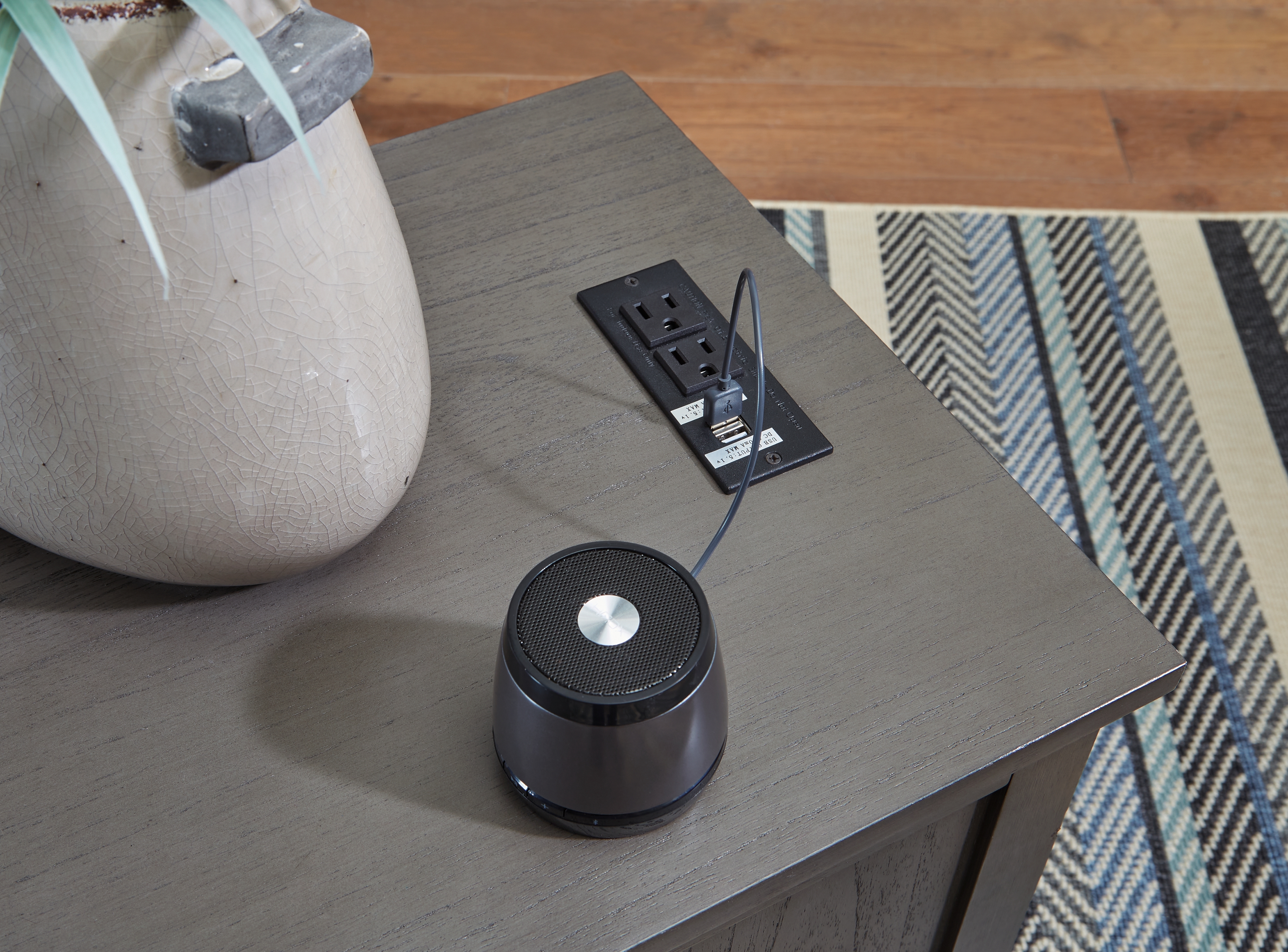 Signature Design by Ashley Treytown Chairside End Table