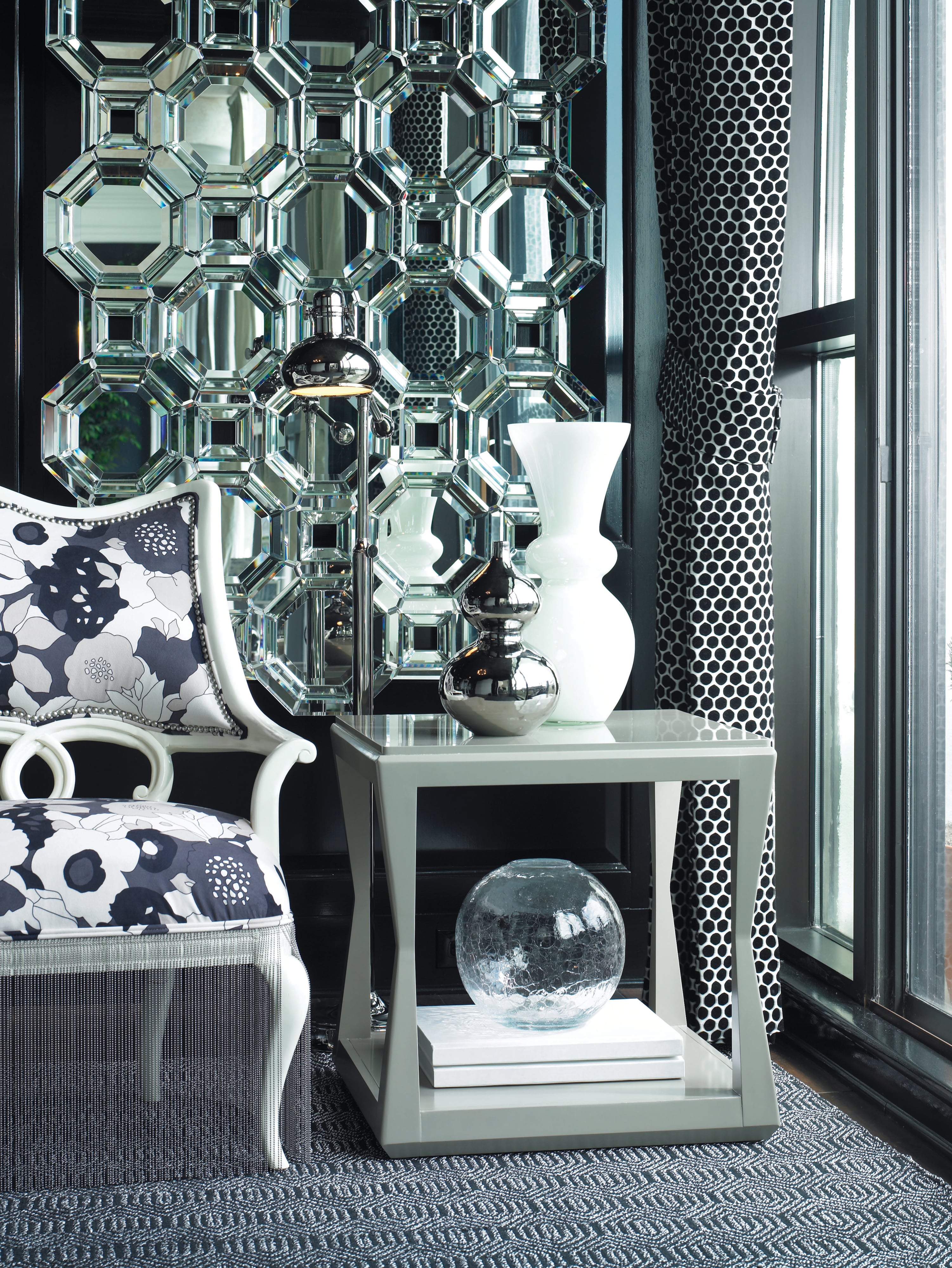 Decoeur Chairside Table