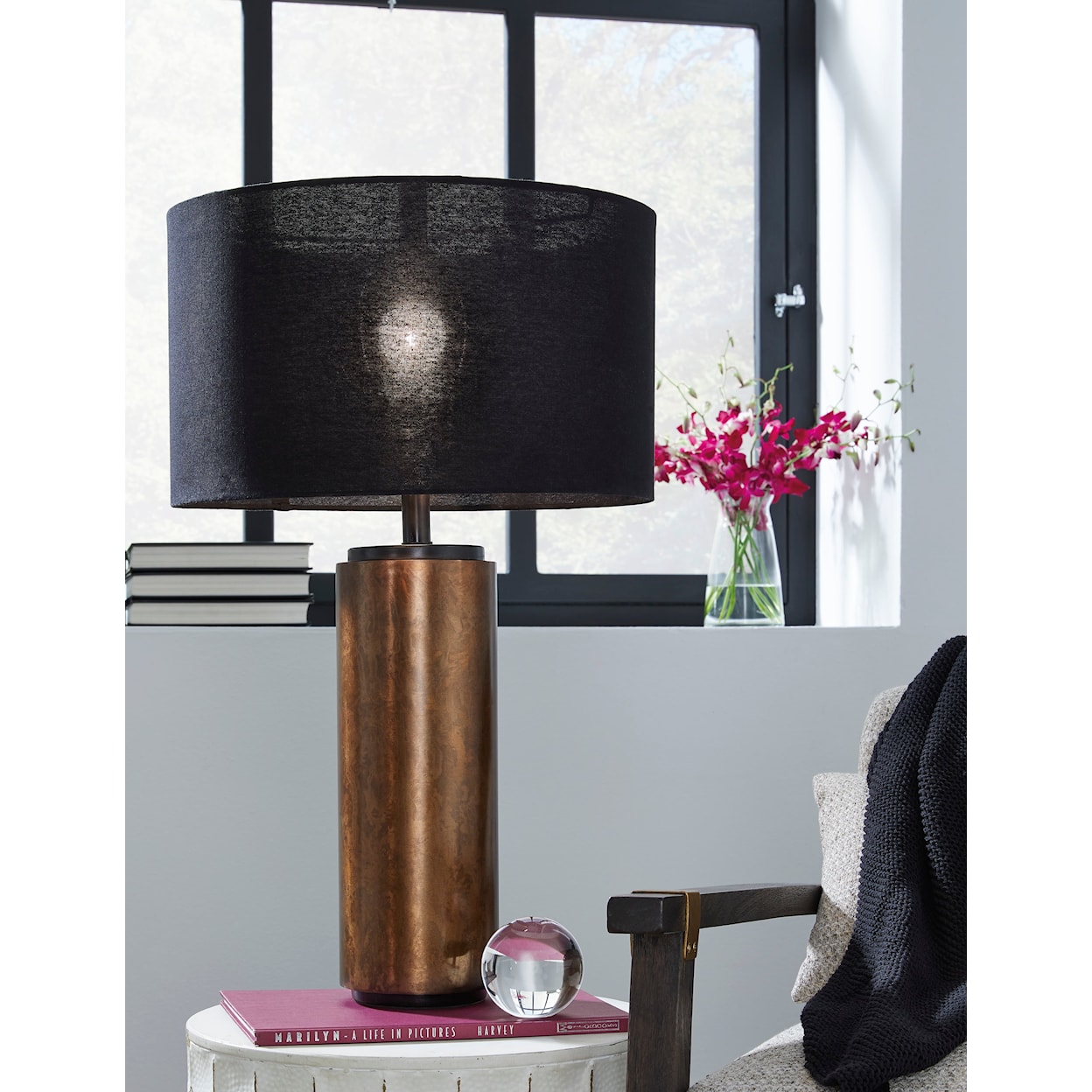 Signature Design by Ashley Lamps - Contemporary Hildry Table Lamp