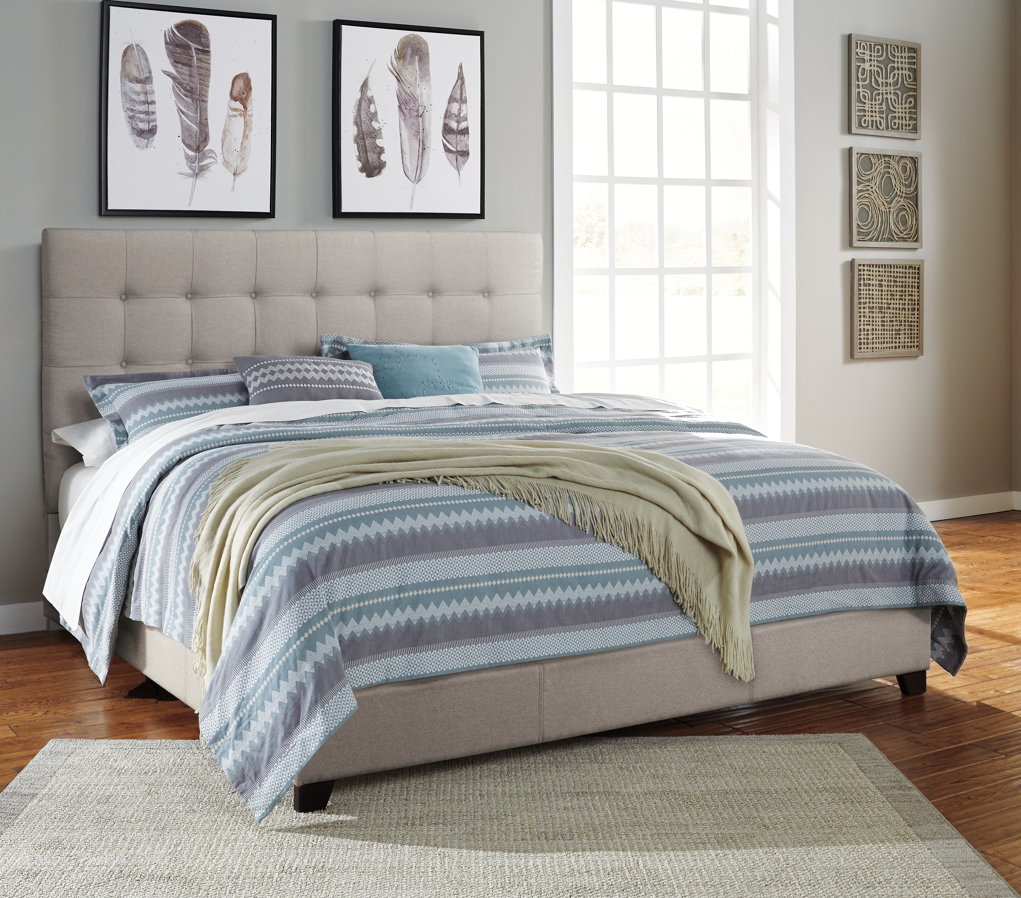 Signature Design by Ashley Dolante King Upholstered Bed