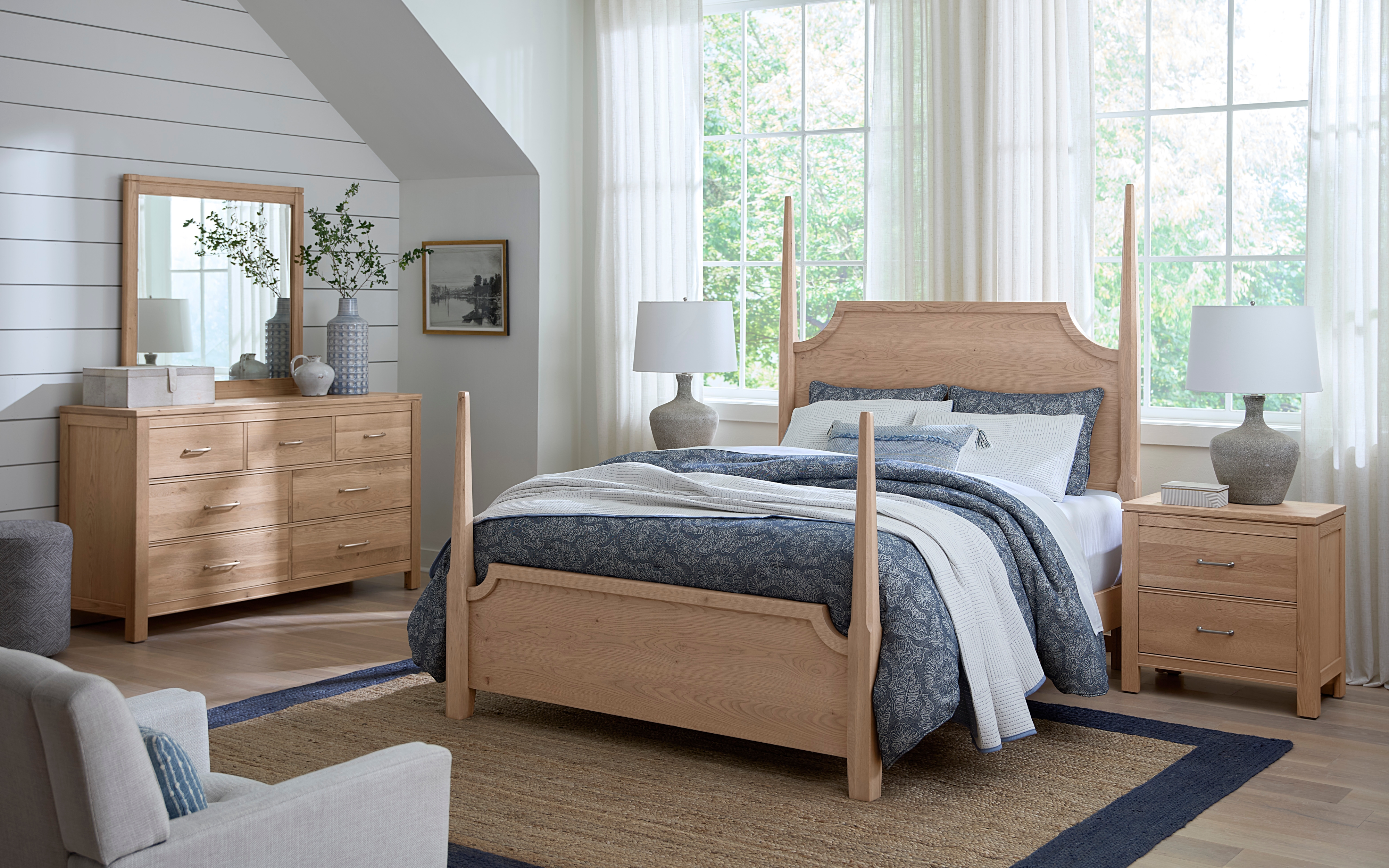 Queen Pencil Poster Bed