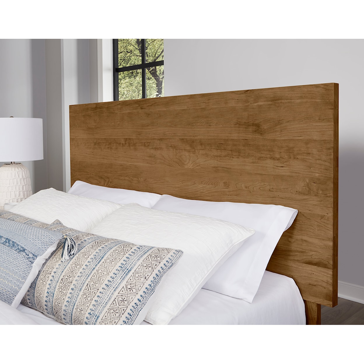 Vaughan Bassett Crafted Cherry - Medium QUEEN PLANK BED