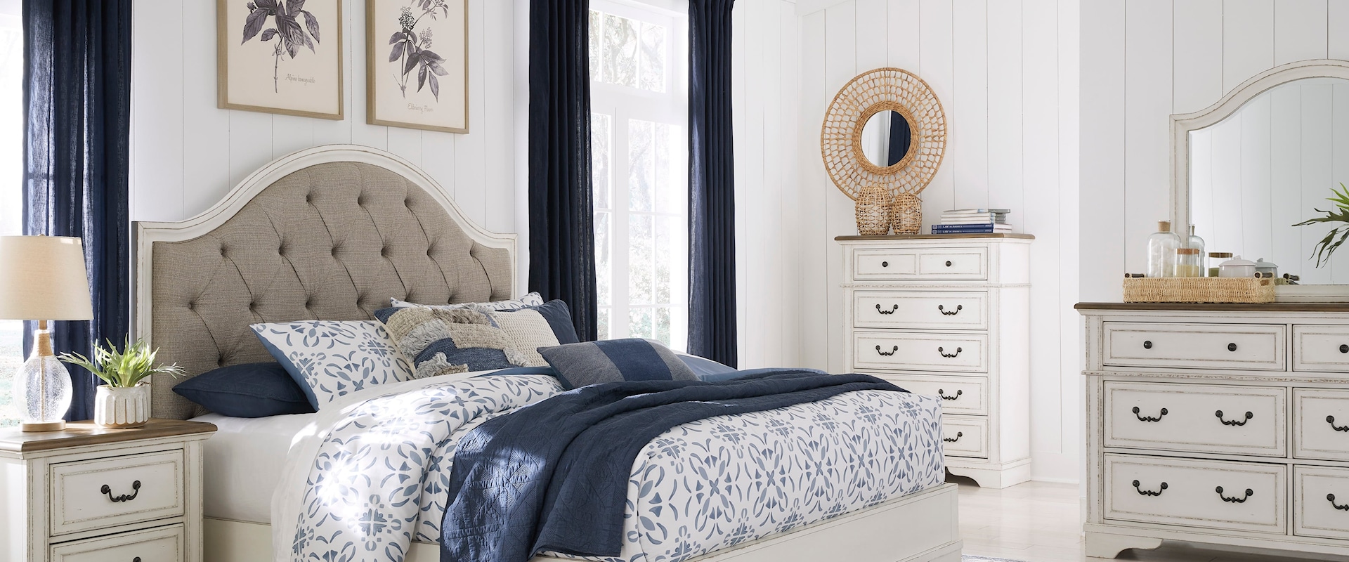 Traditional Queen Upholstered Bedroom Set