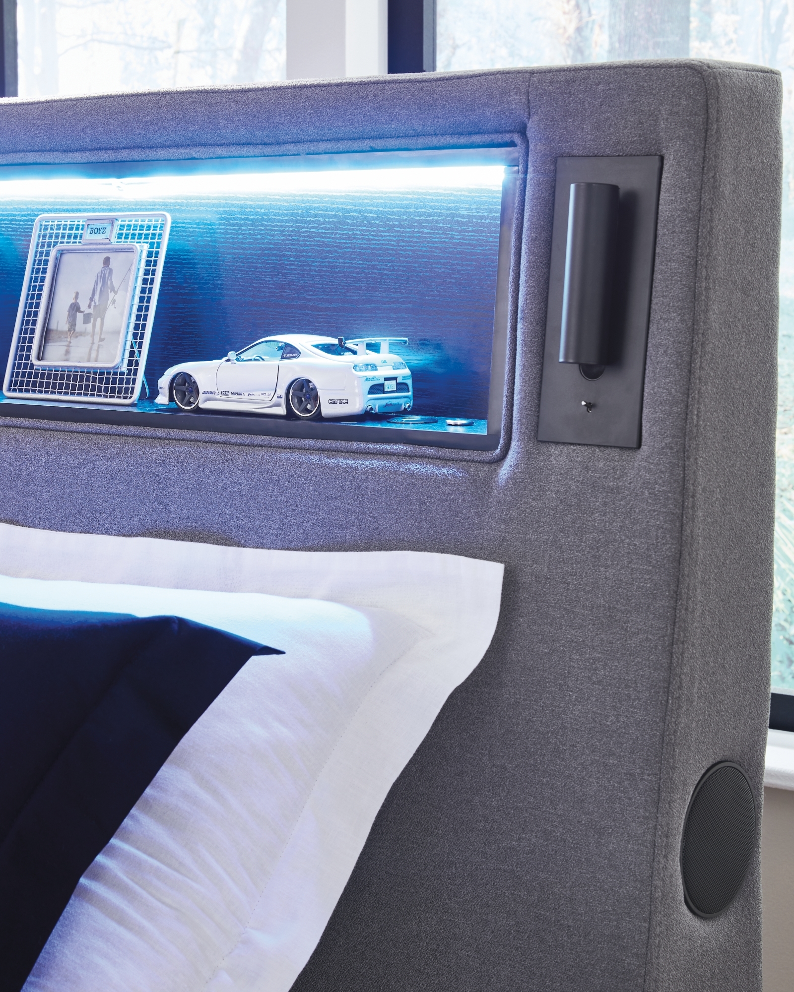 Signature Design by Ashley Verishaw Twin Upholstered Bed