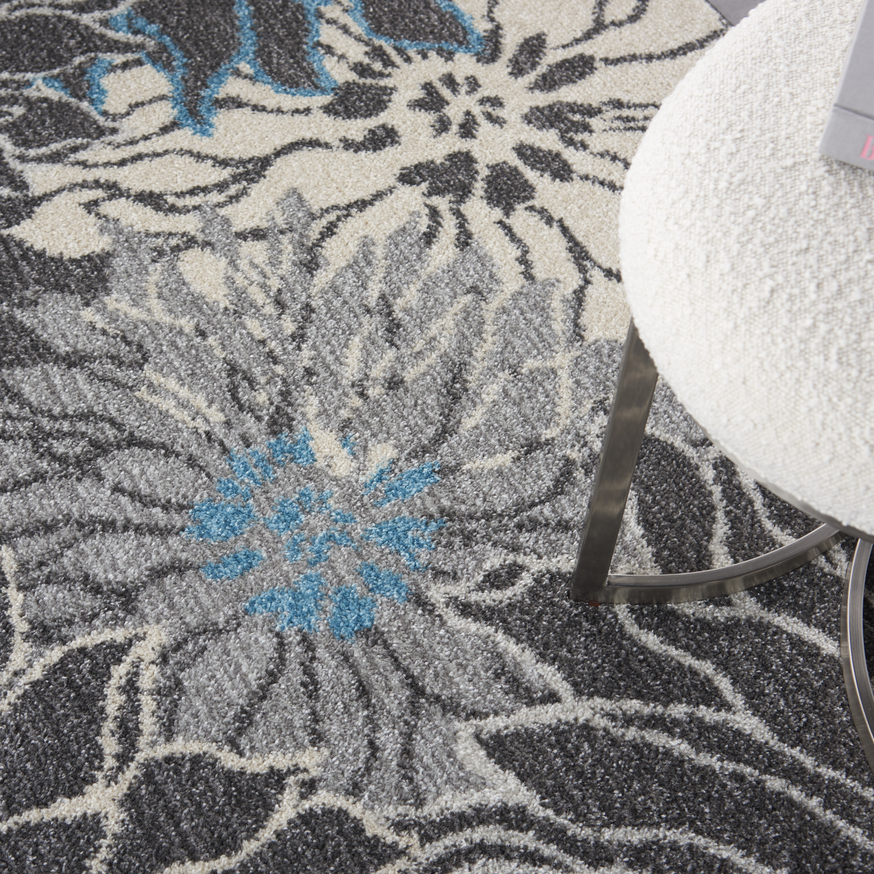 3'9" x 5'9"  Rug