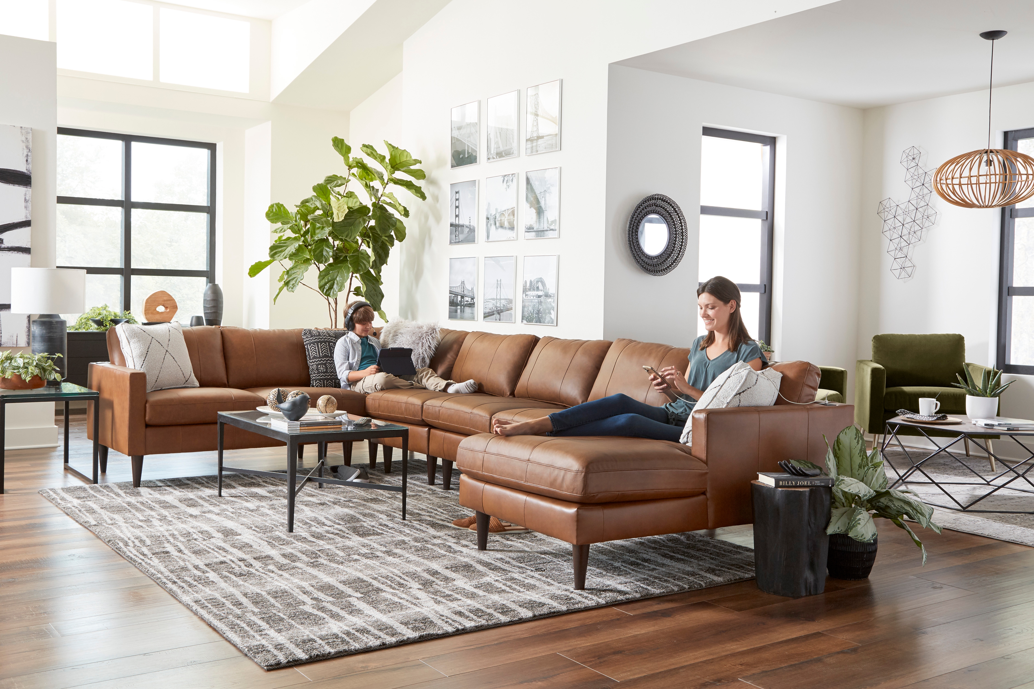 Best Home Furnishings Trafton Leather 6-Seat Sectional Sofa w/ Chaise