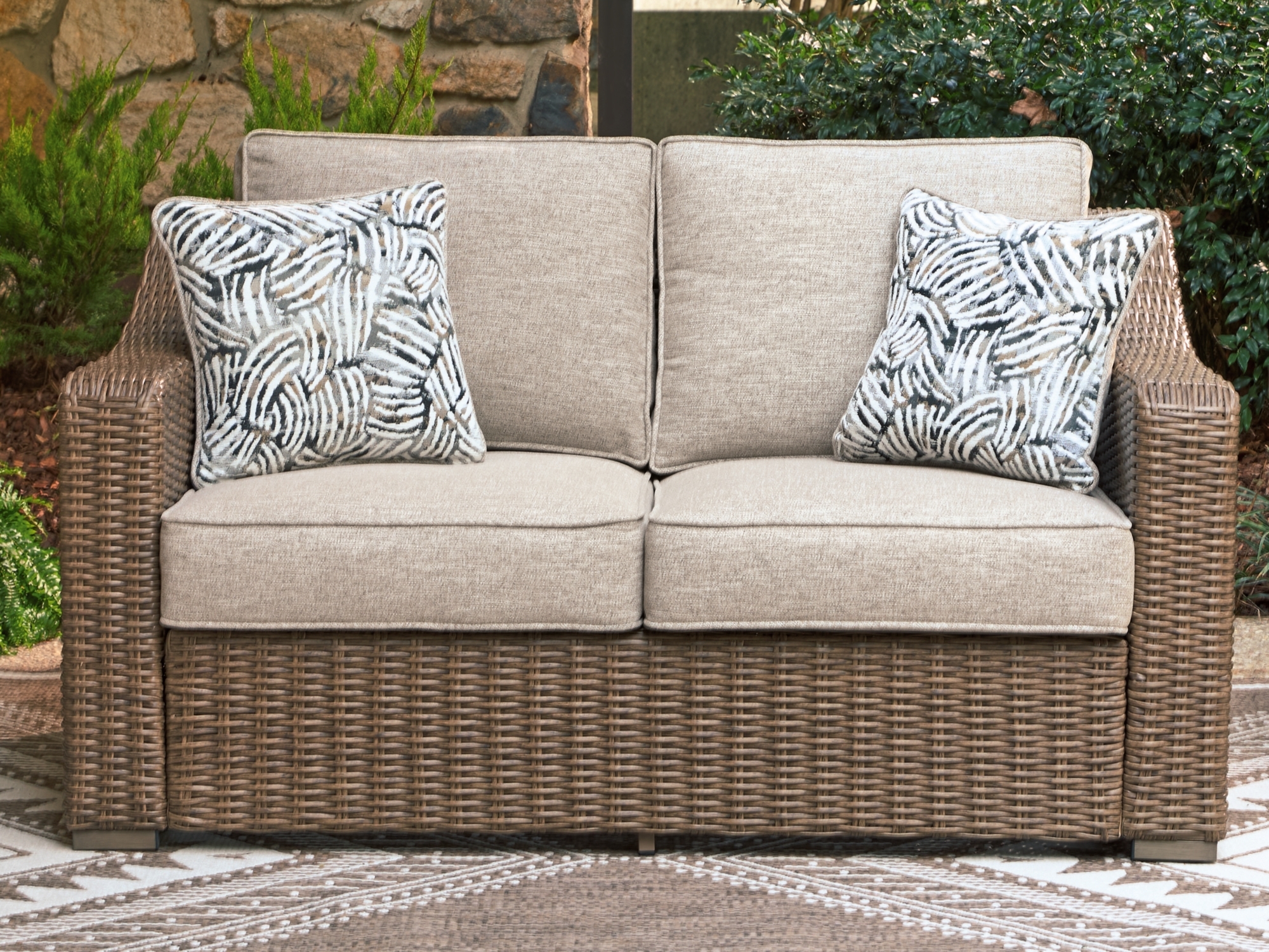 Loveseat W/Cushion