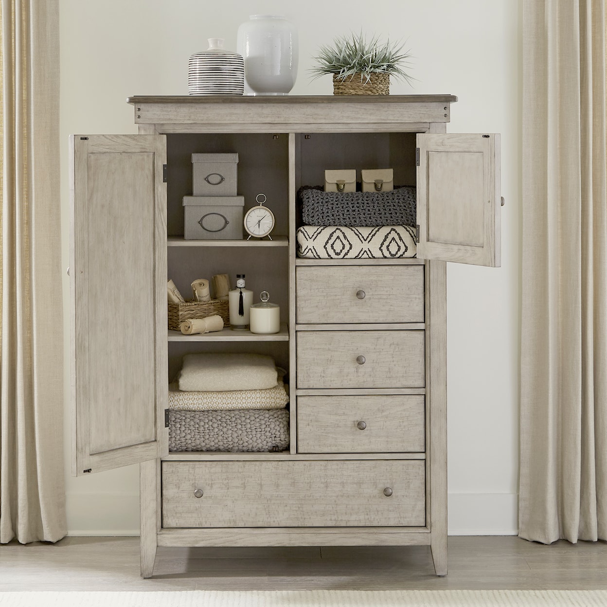 Liberty Furniture Ivy Hollow Chest