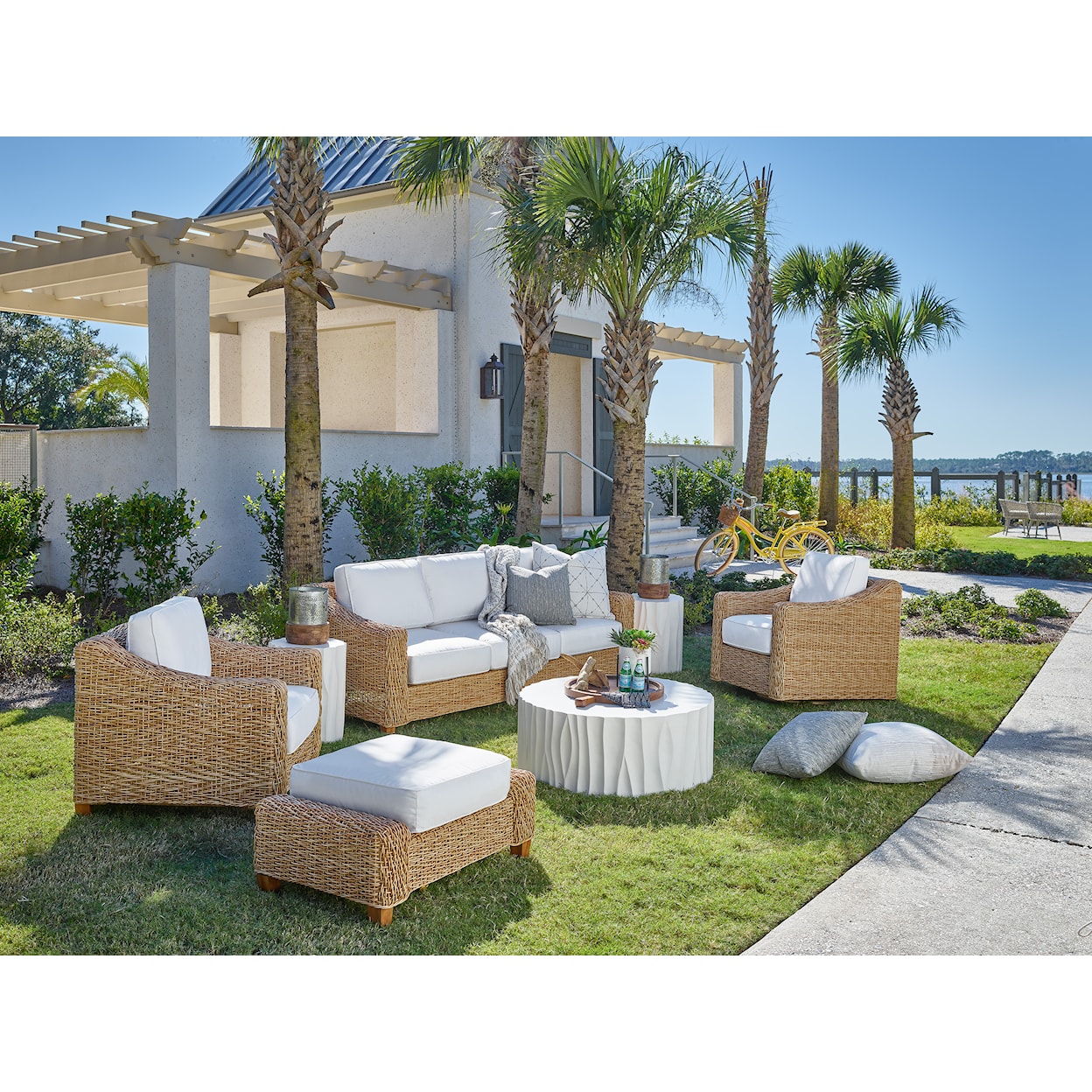 Universal Coastal Living Outdoor Coastal Living Swivel Lounge Chair