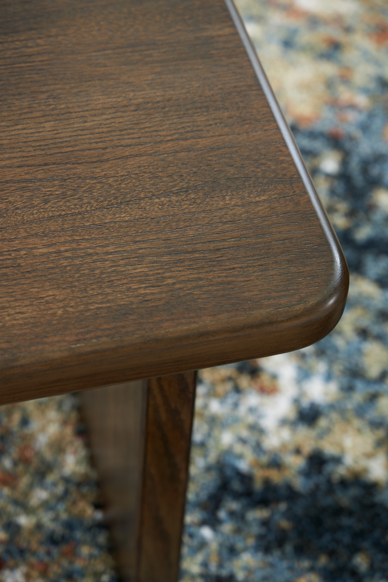 Signature Design by Ashley Aviemore 2-Piece Sectional, Table Set And Lamp