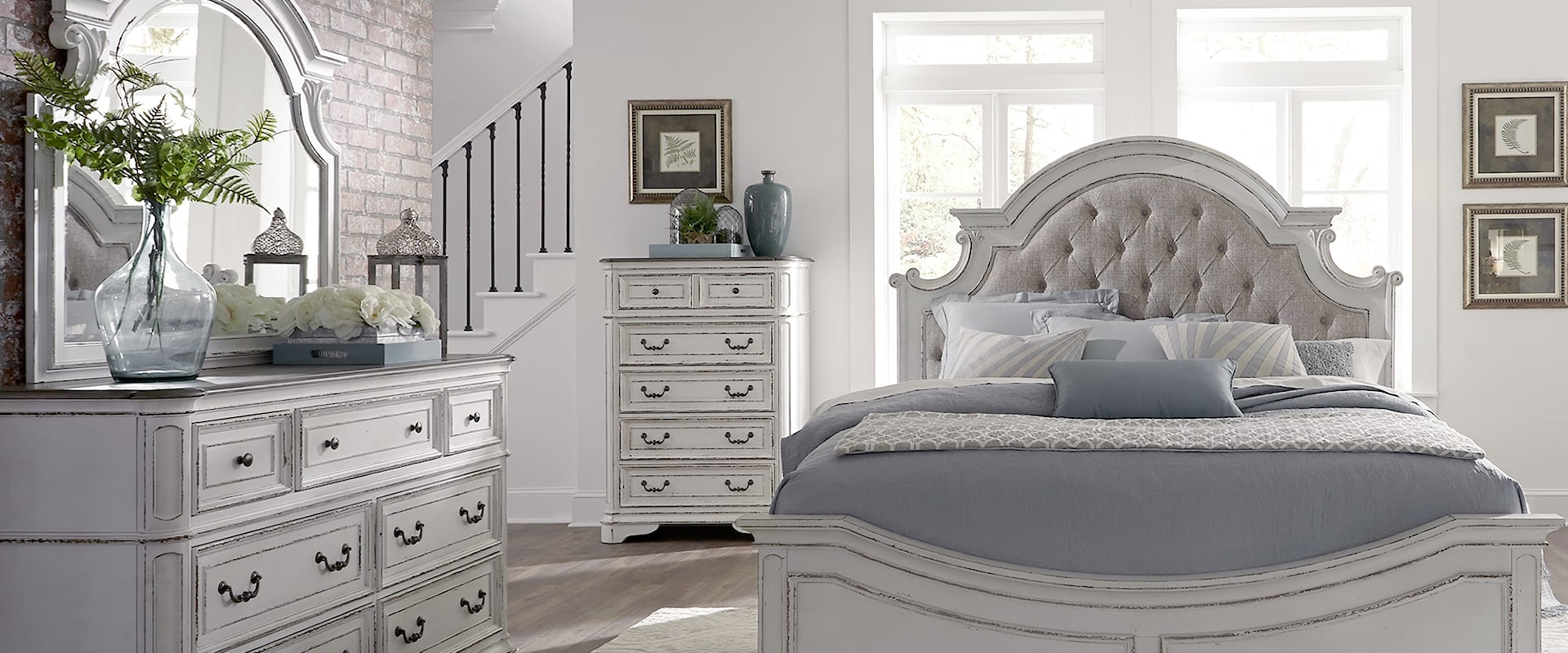 Relaxed Vintage 4-Piece King Bedroom Group