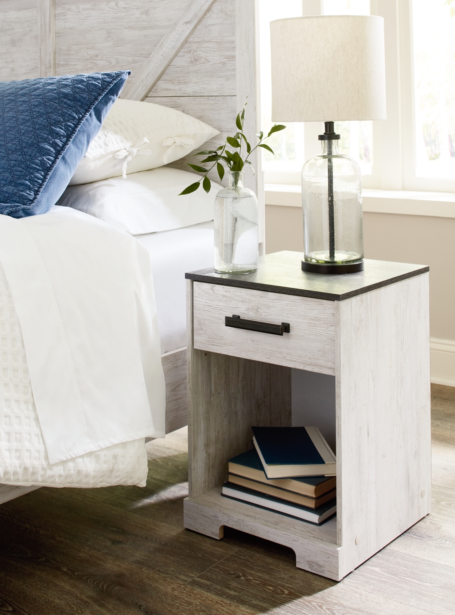 Signature Design by Ashley Shawburn 1-Drawer Nightstand
