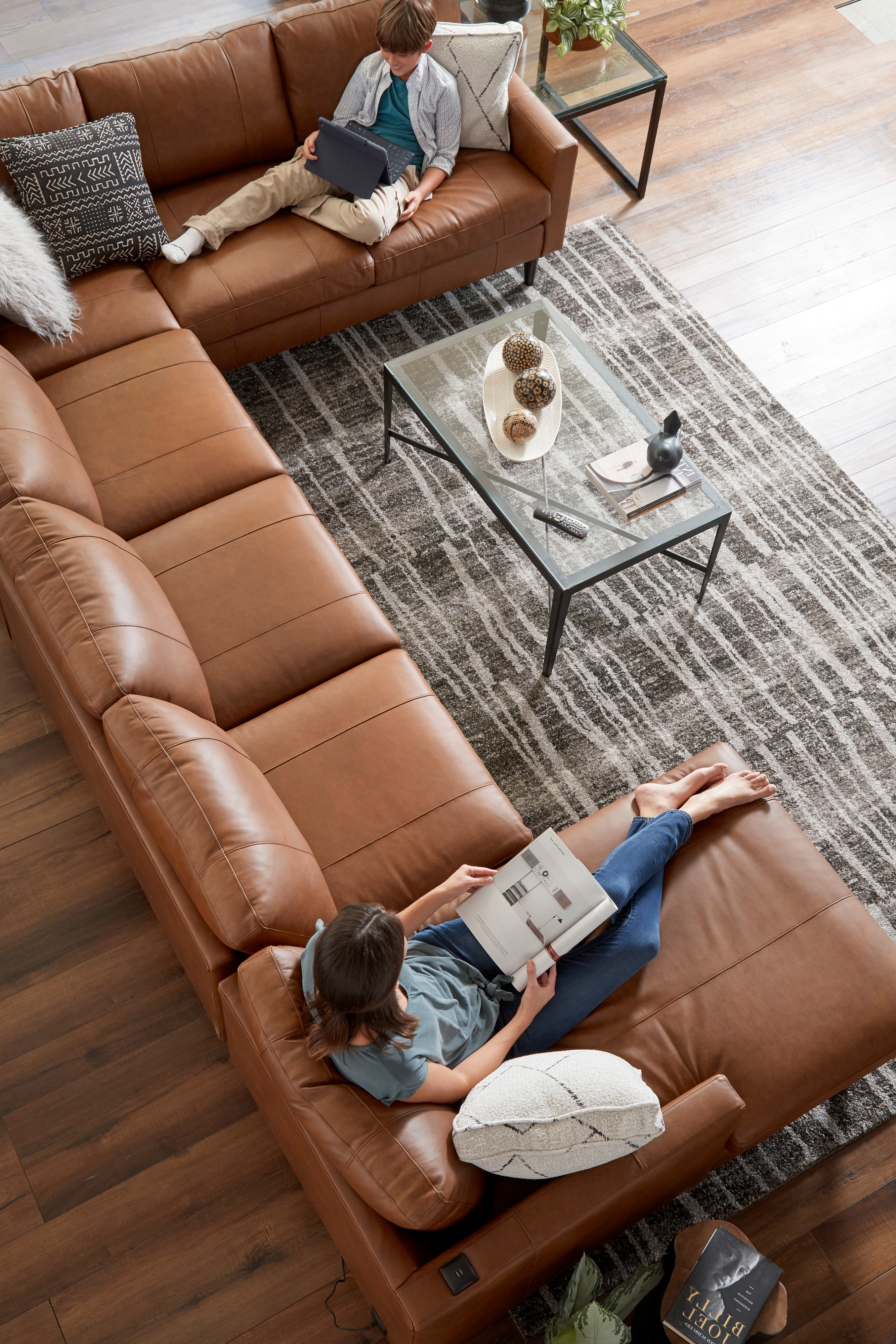 Best Home Furnishings Trafton Leather Sectional Sofa w/ Chaise & Wood Feet