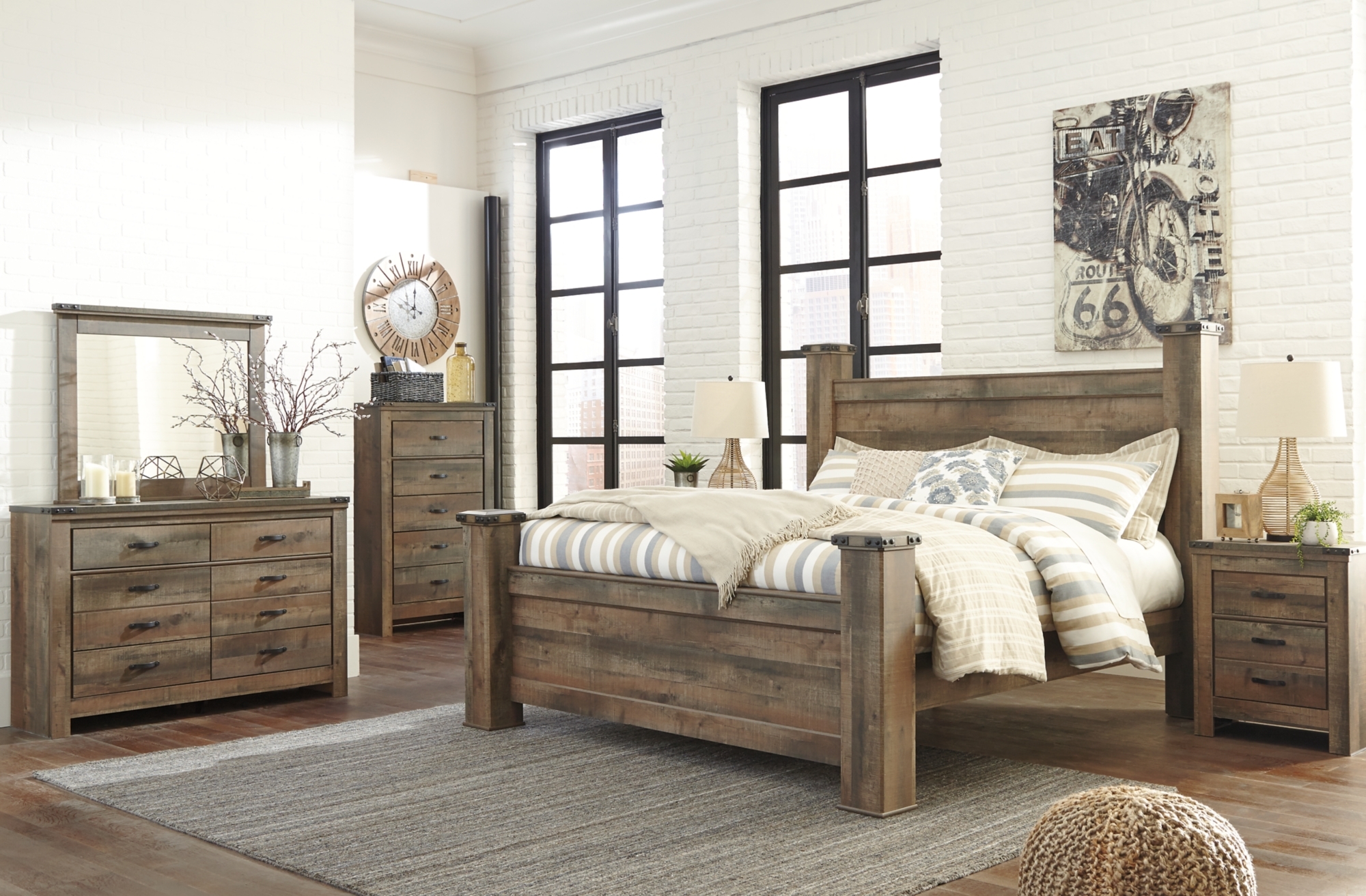 Signature Design by Ashley Trinell King Poster Bed