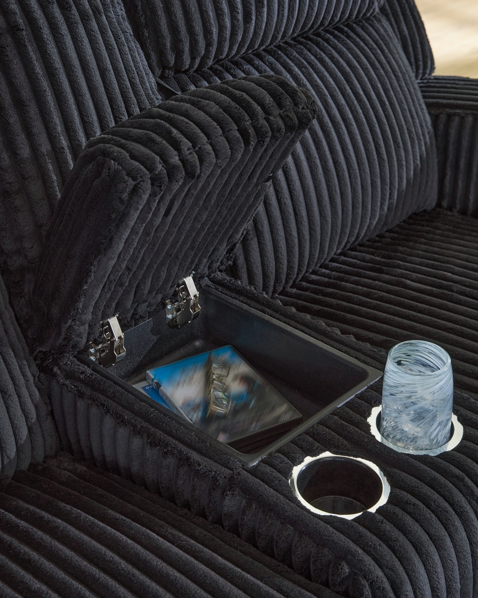 Signature Design by Ashley Forest Lake Pwr Rec Loveseat/Con/Adj Hdrst