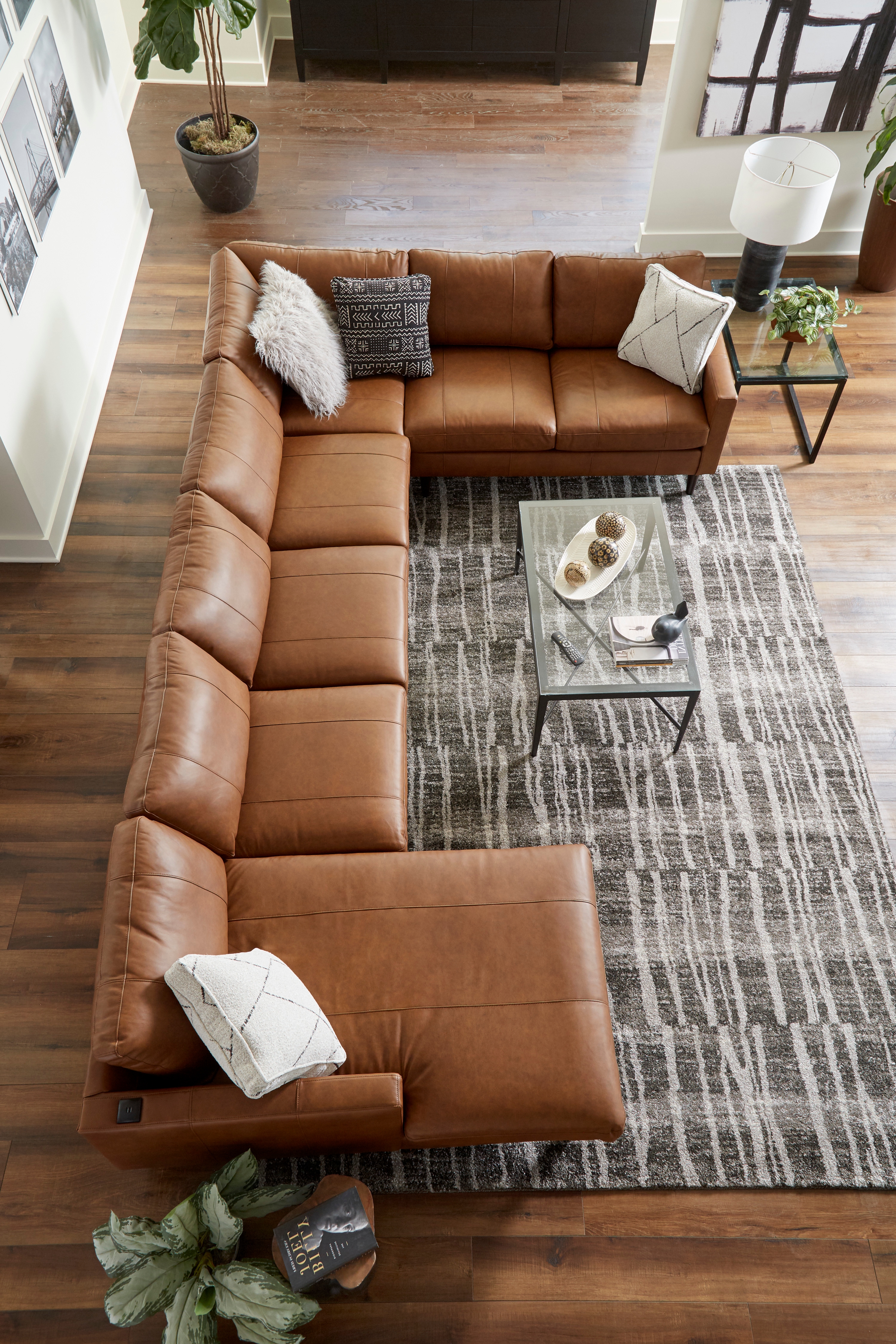 Best Home Furnishings Trafton Leather Sectional Sofa w/ Chaise & Wood Feet