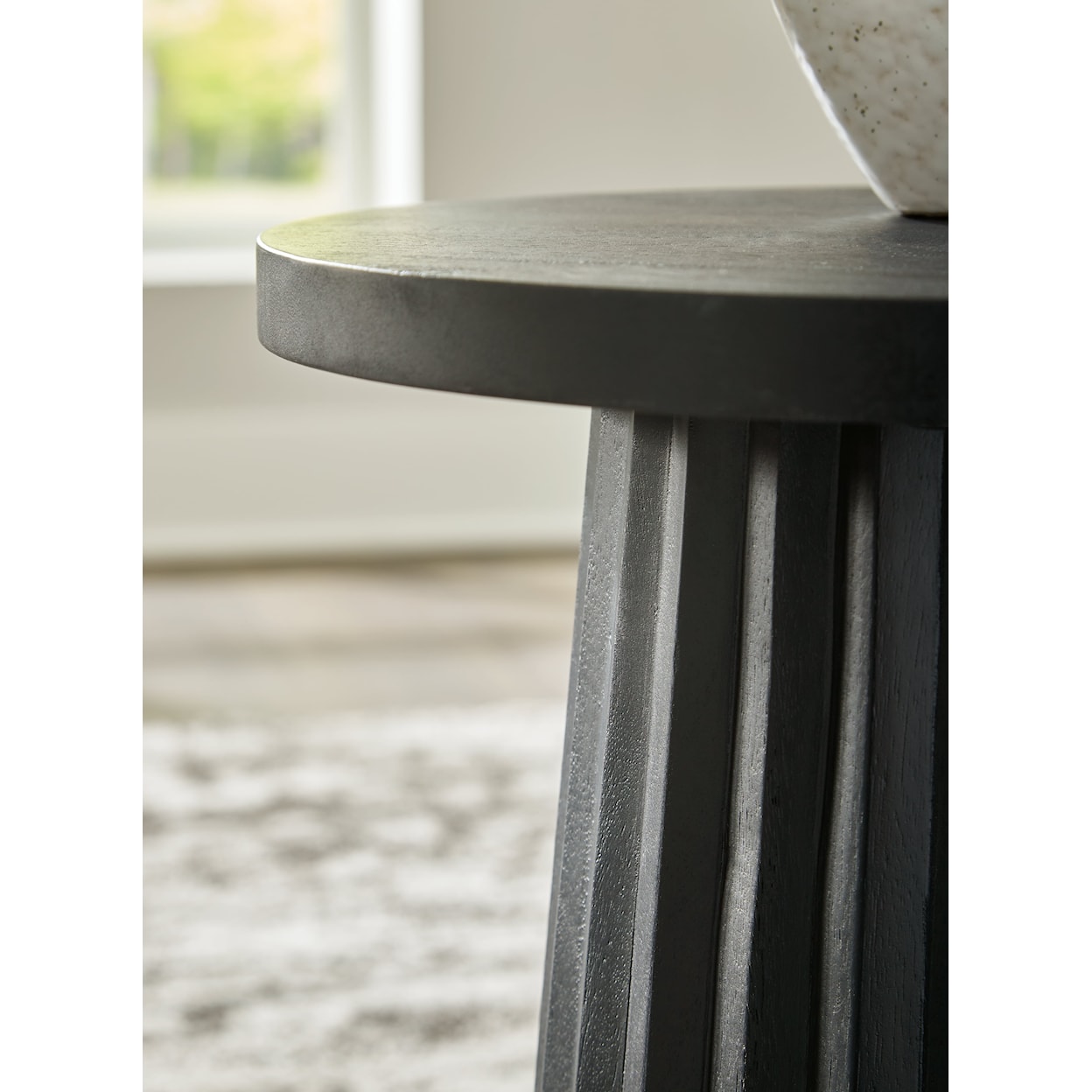 Signature Ceilby Accent Table