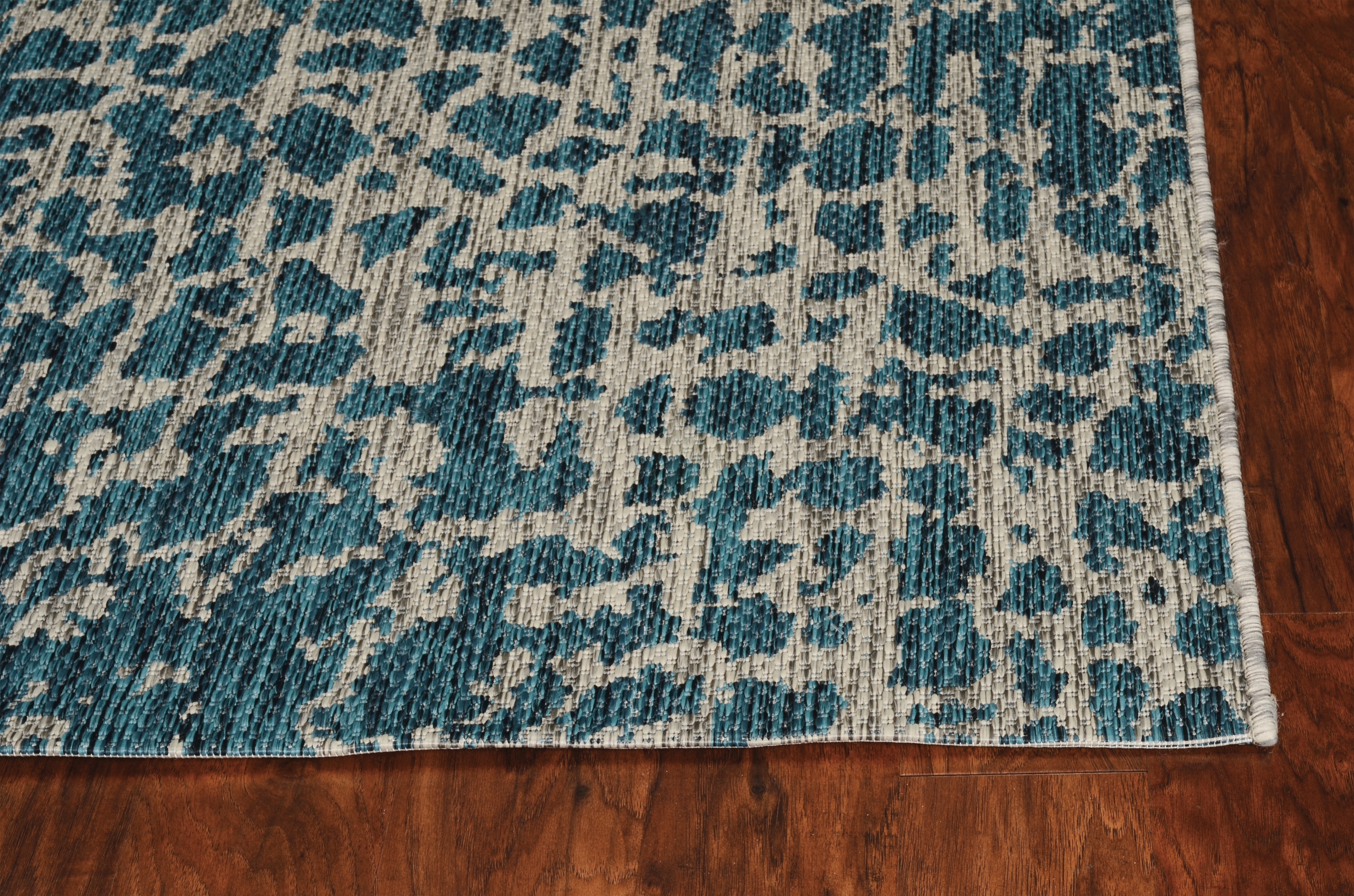 5'3" x 7'7" Teal Safari Rug