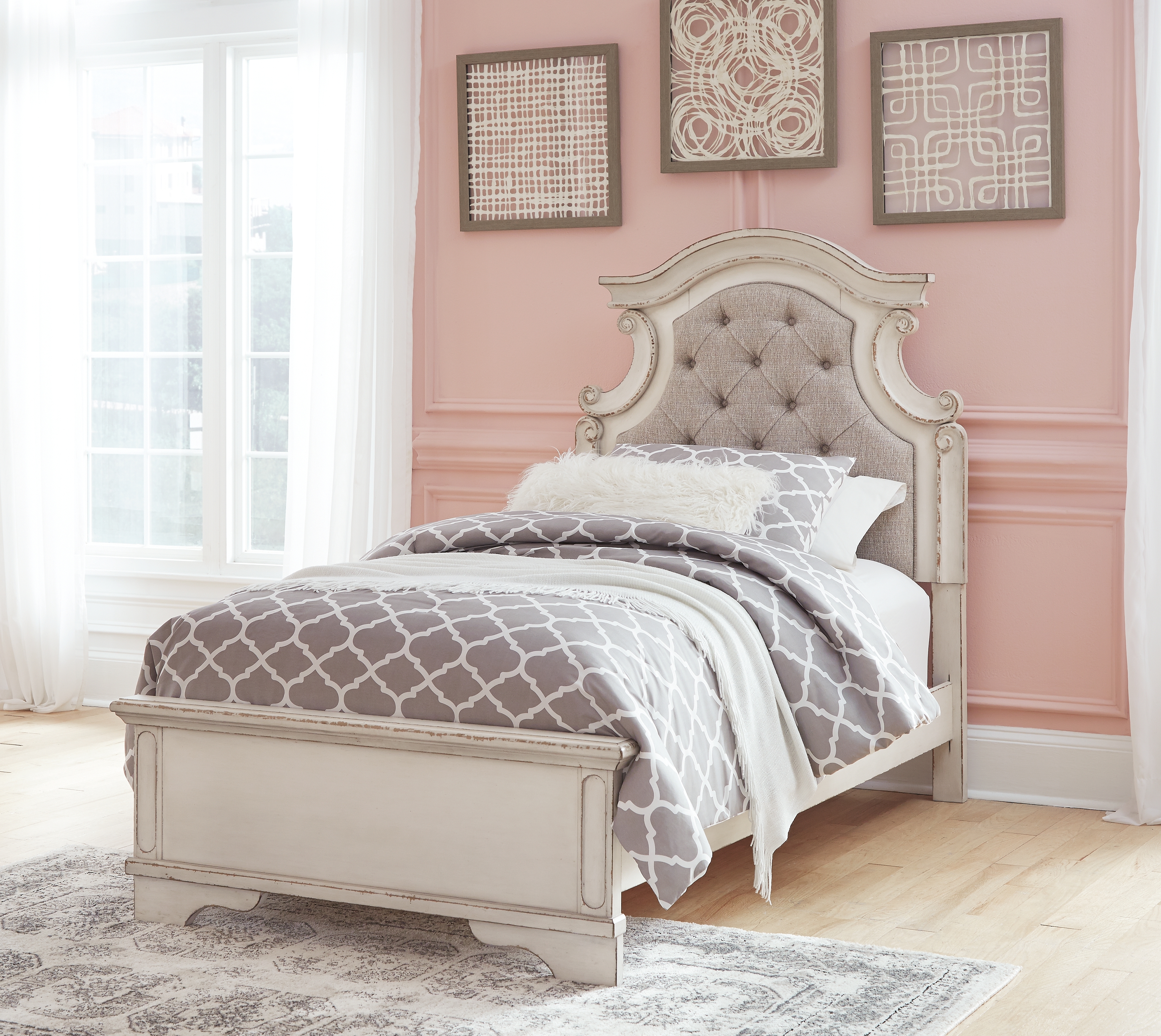Signature Design by Ashley Realyn Twin Bedroom Set
