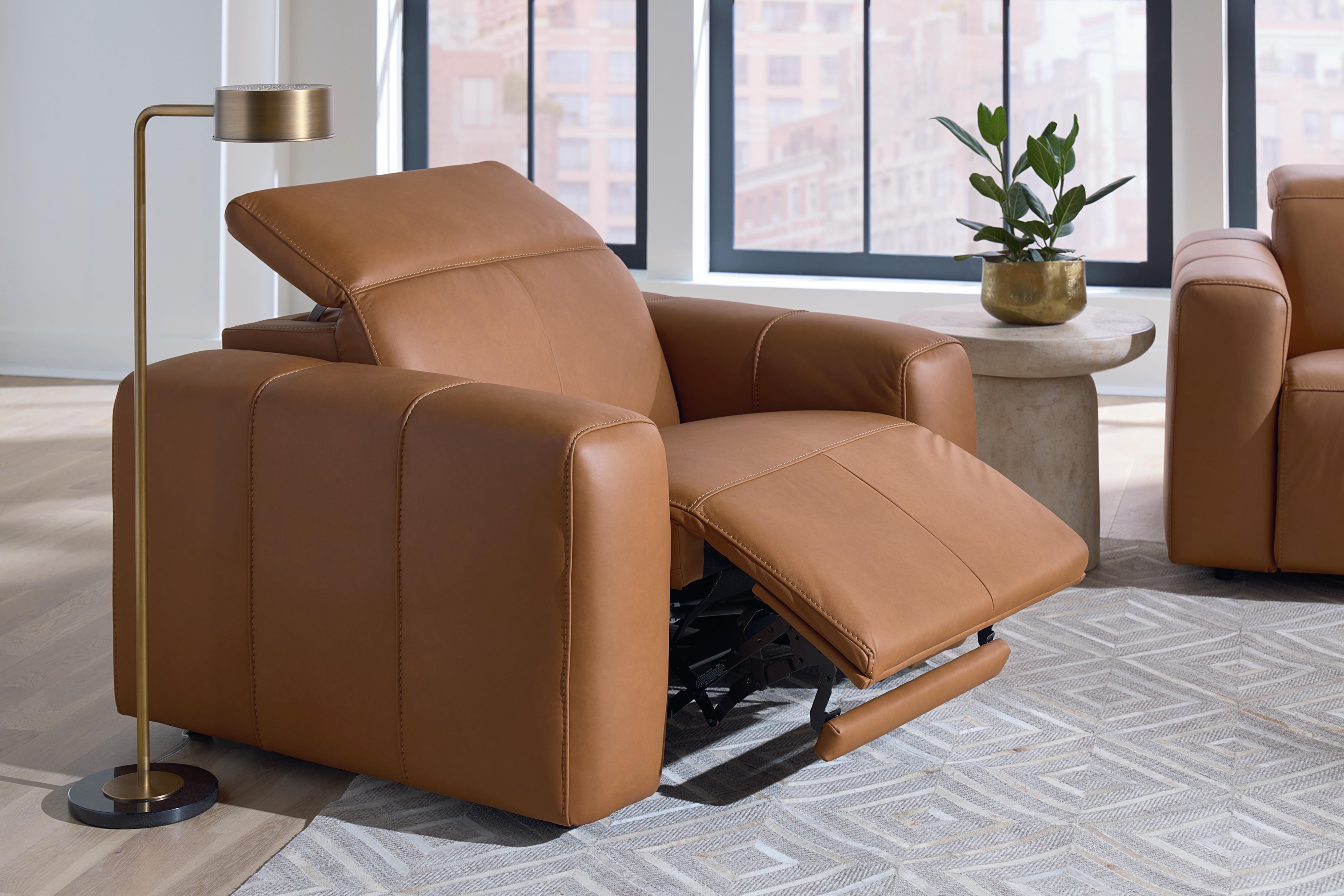 Bassett Club Level - Airy Airy Power Recliner