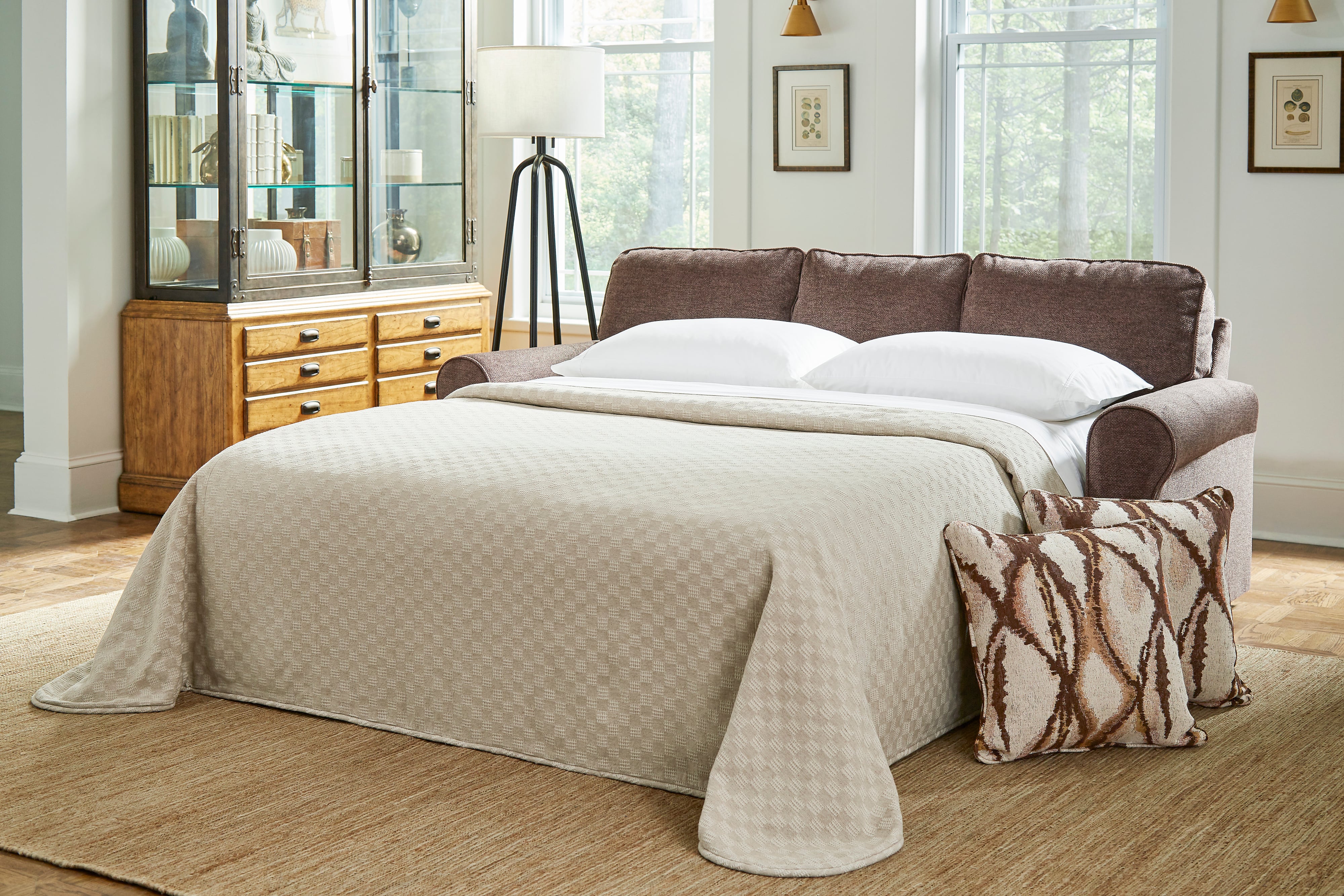 Best Home Furnishings Hanway Queen Sleeper Sofa w/ Memory Foam Mattress