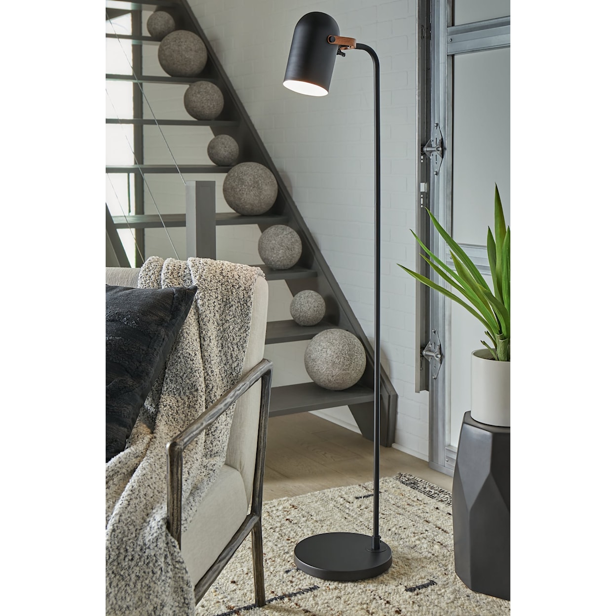 Signature Design by Ashley Ridgewick Metal Floor Lamp (1/CN)