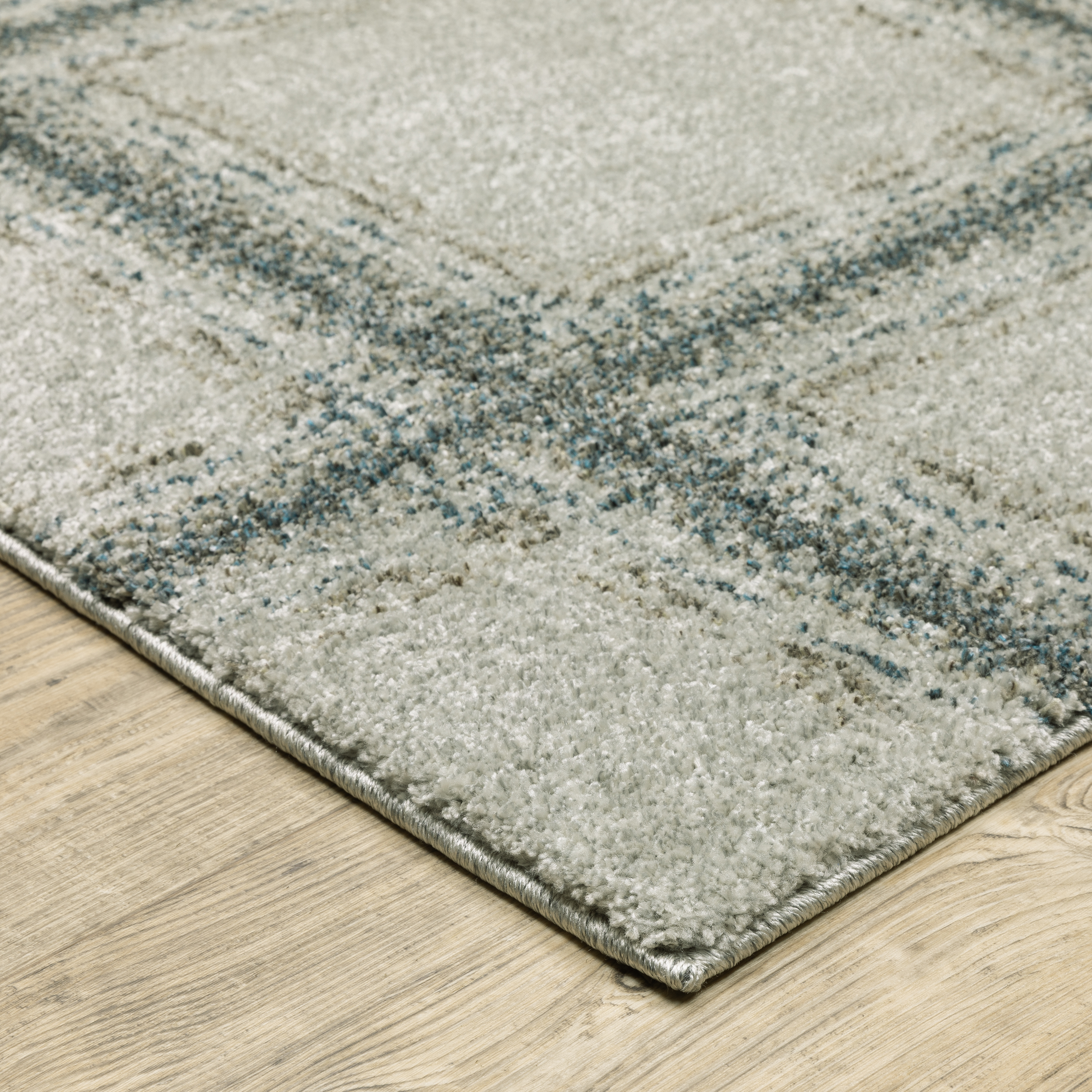 Oriental Weavers Alton 2' 3" X  7' 6"  Rug