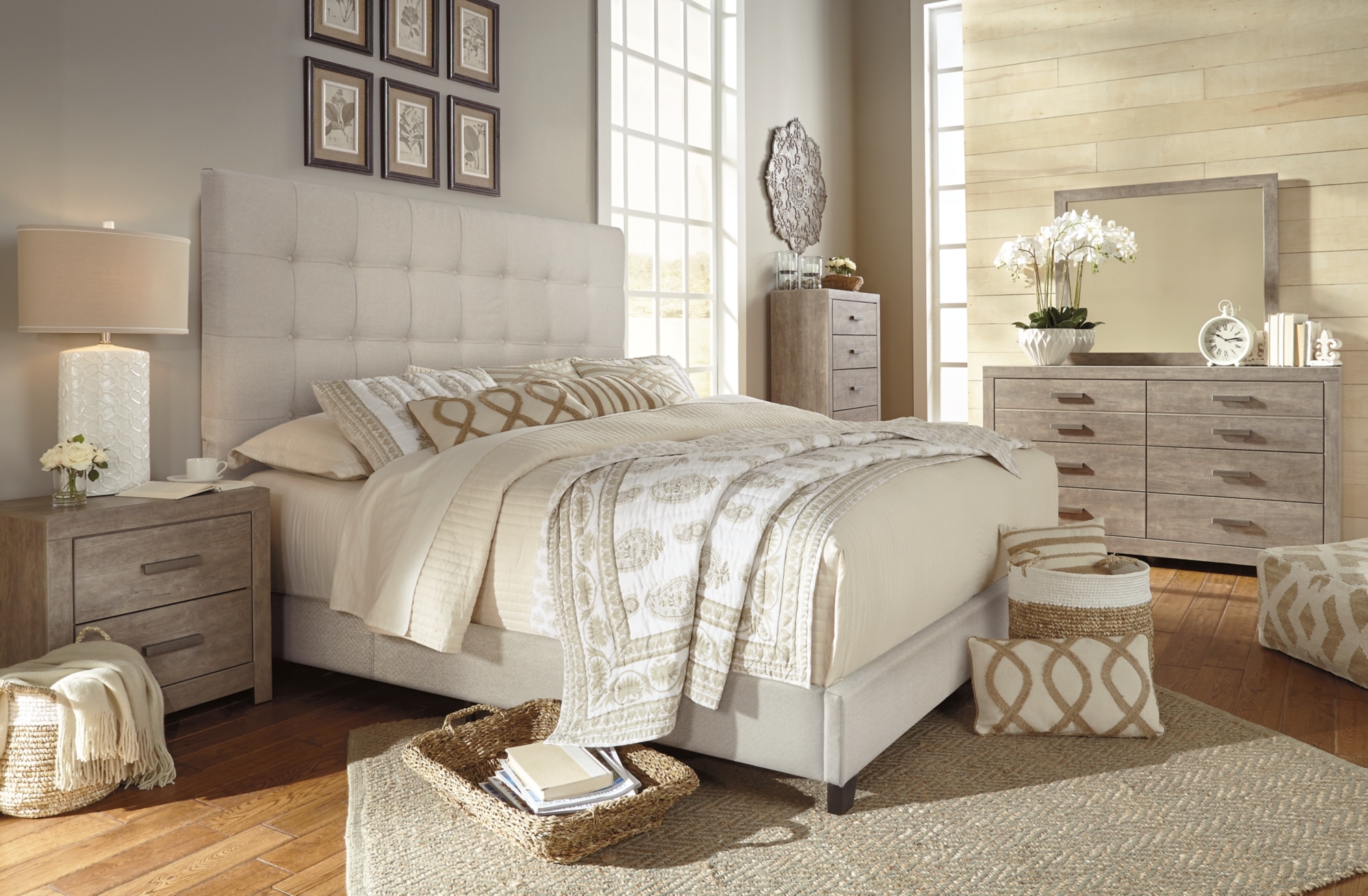 Signature Design by Ashley Dolante Queen Upholstered Bed
