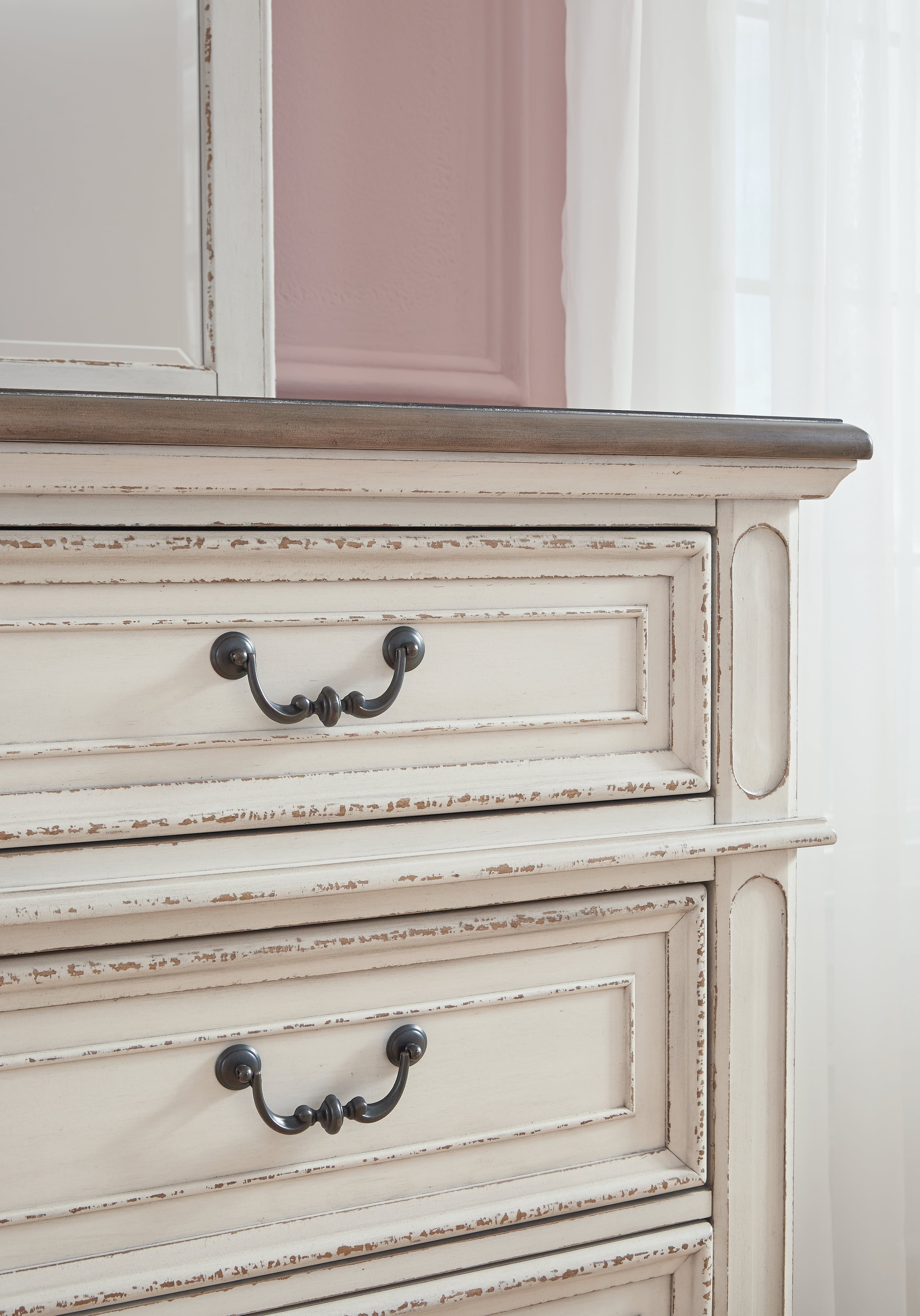 Signature Design by Ashley Realyn Dresser And Mirror