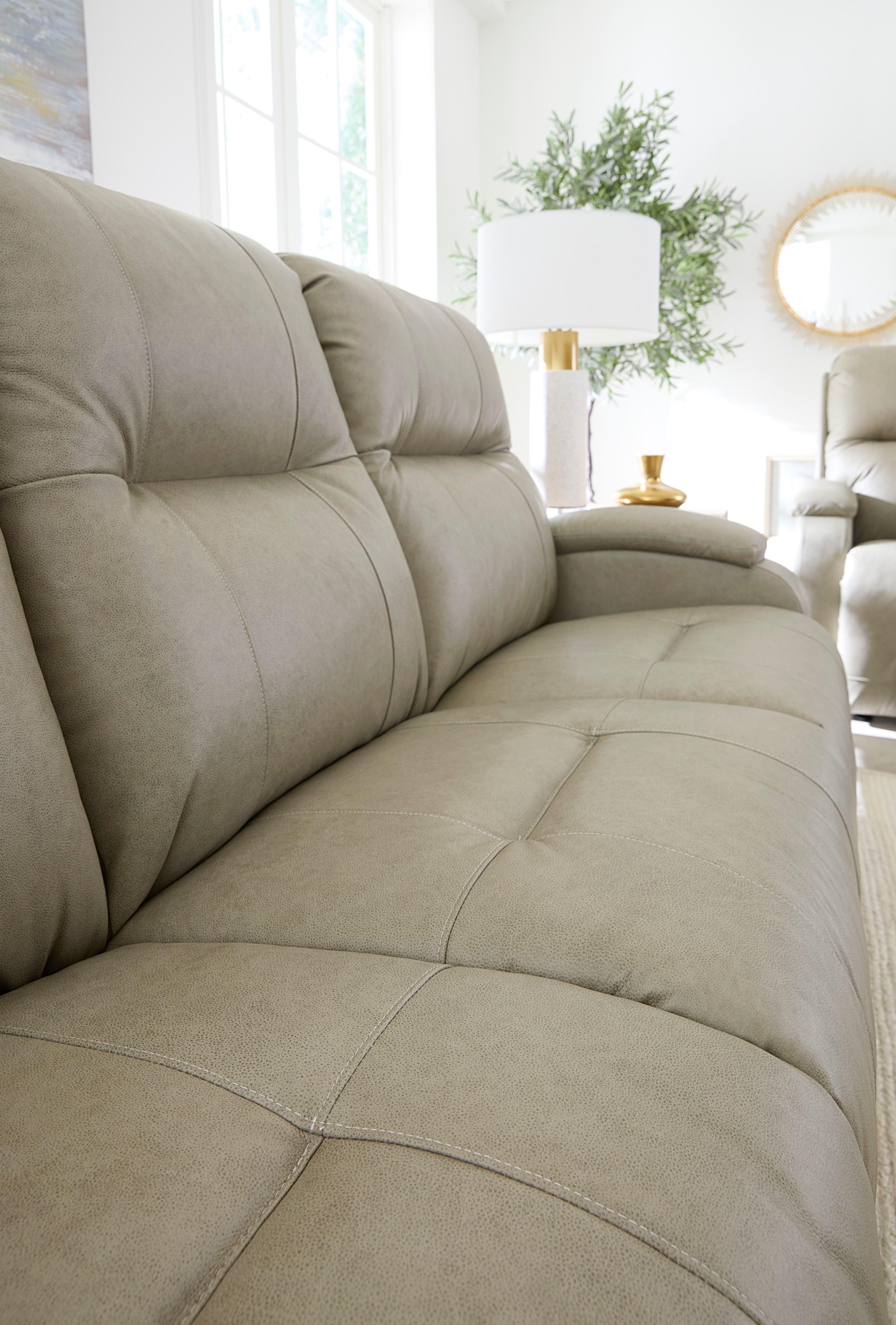 Best Home Furnishings Maverly Power Reclining Space Saver Sofa