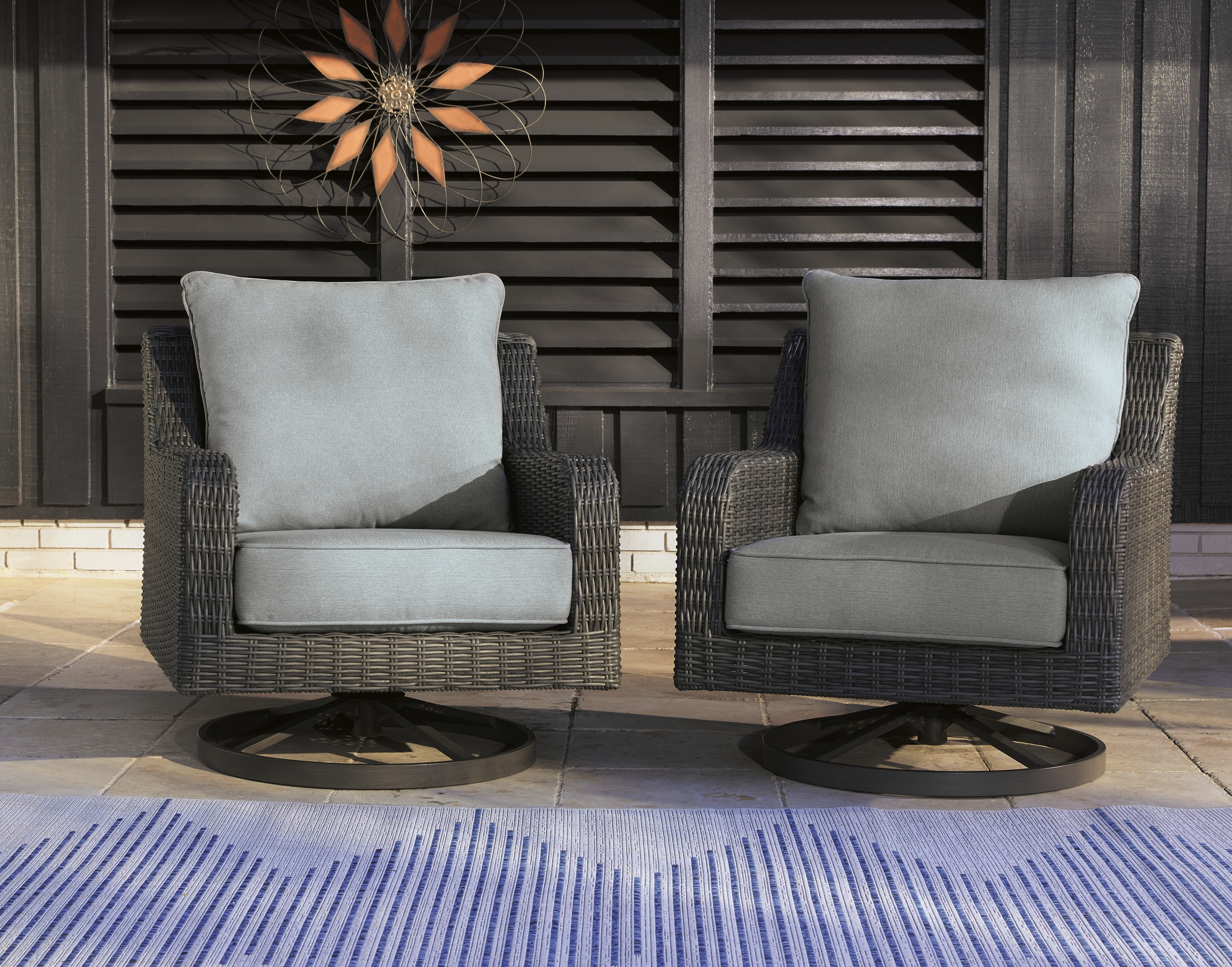 Signature Design by Ashley Elite Park Swivel Lounge W/ Cushion