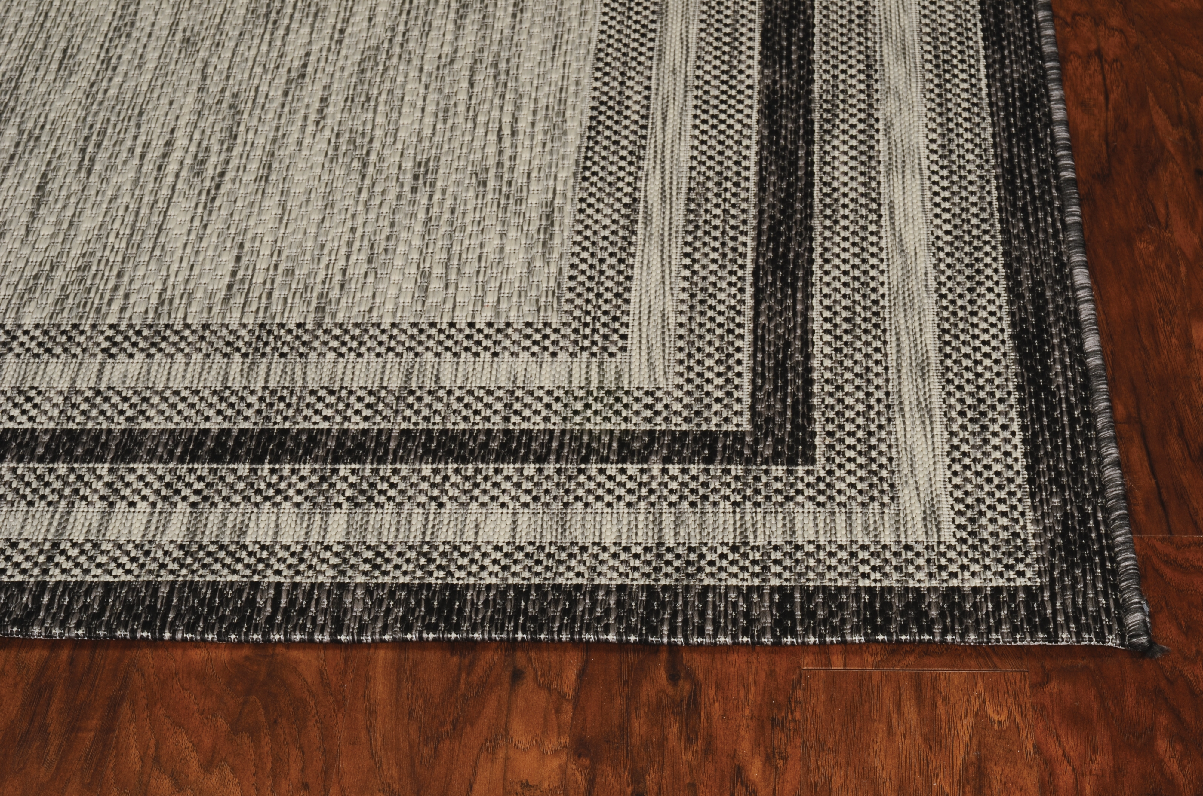 7'10" Round Grey Cape Cod Rug