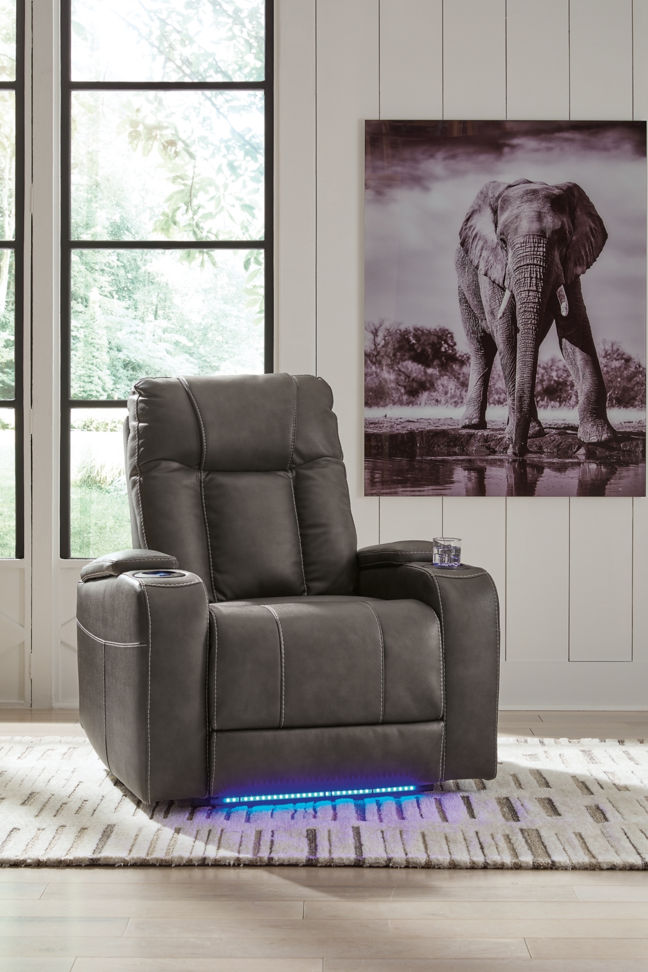 Pwr Recliner/Adj Headrest