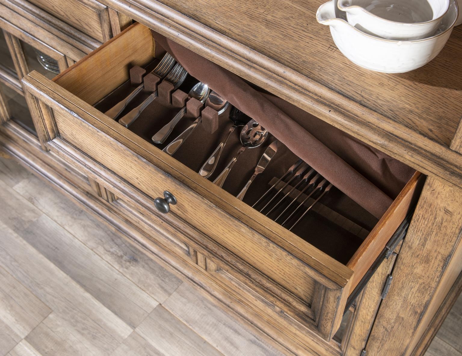 Legacy Classic Vintage Market Server