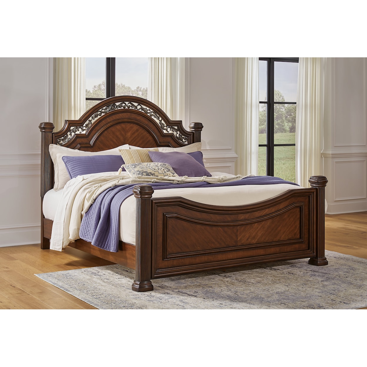 Signature Lavinton King Poster Bed