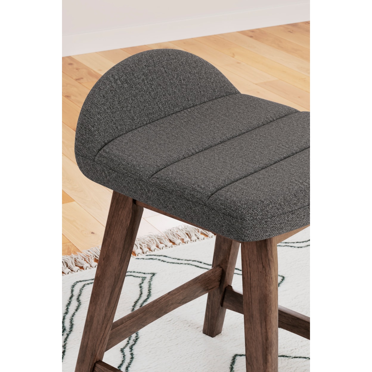 Signature Lyncott Counter Height Bar Stool