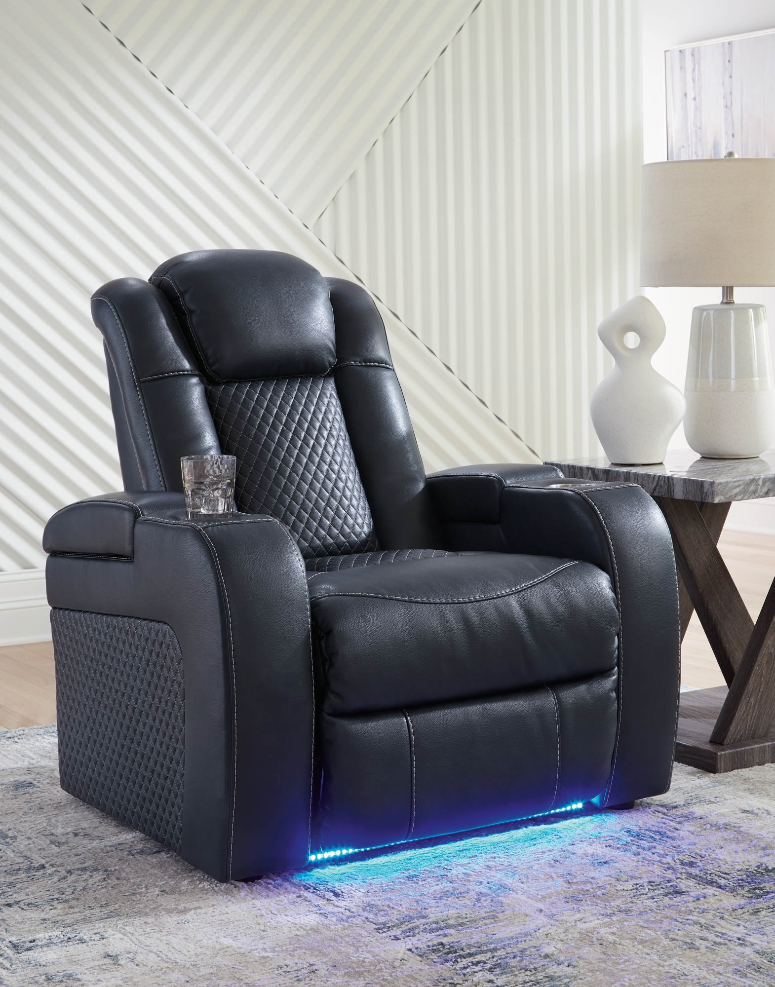 Ashley (Signature Design) Fyne-Dyme Pwr Recliner/Adj Headrest