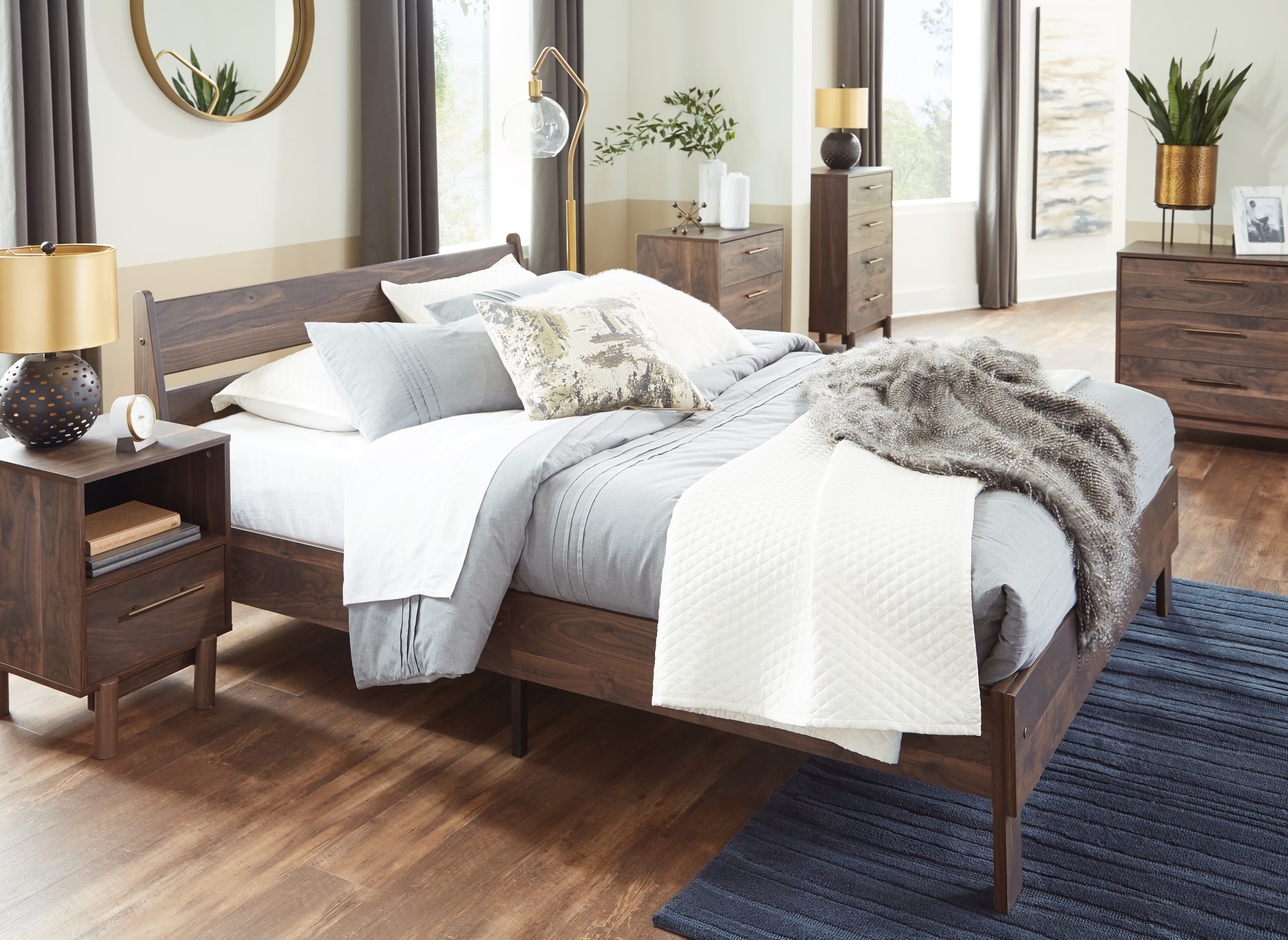 Signature Design by Ashley Calverson Full Panel Platform Bed
