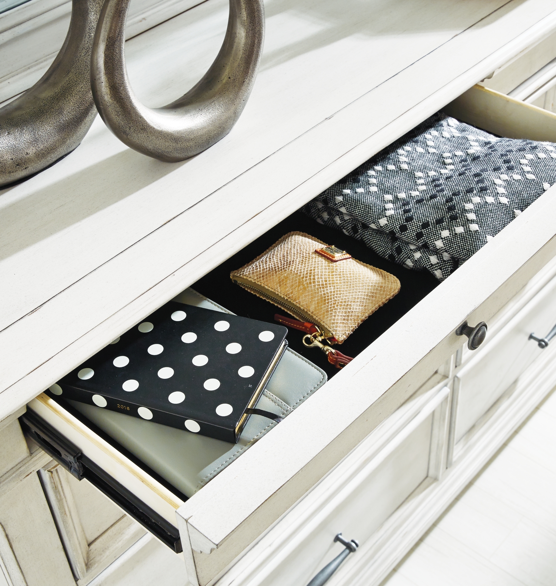 Ashley Kanwyn Dresser And Mirror